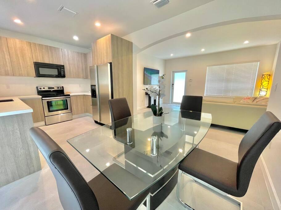 Villa Gia Large Home Near Brickell Miami Beach
