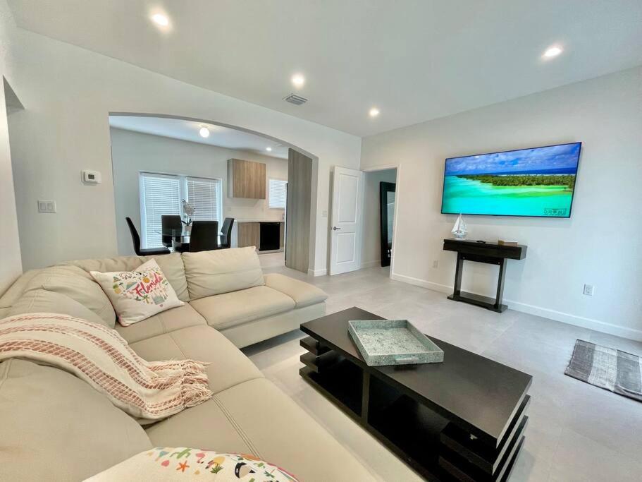 Villa Gia Large Home Near Brickell Miami Beach