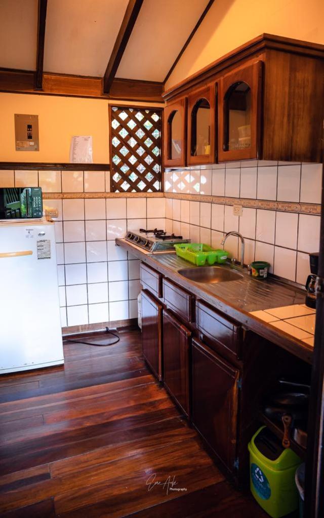 FLOR DE PARAISO BUNGALOWS