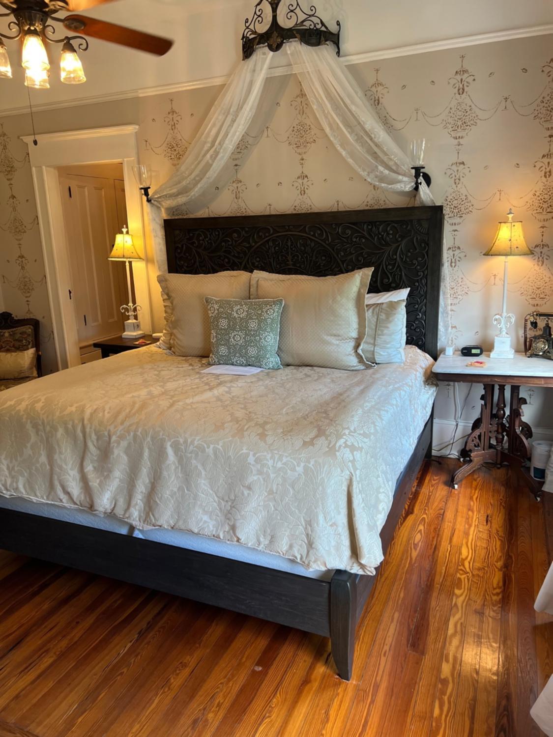 Hoyt House Luxury Bed & Breakfast view 3