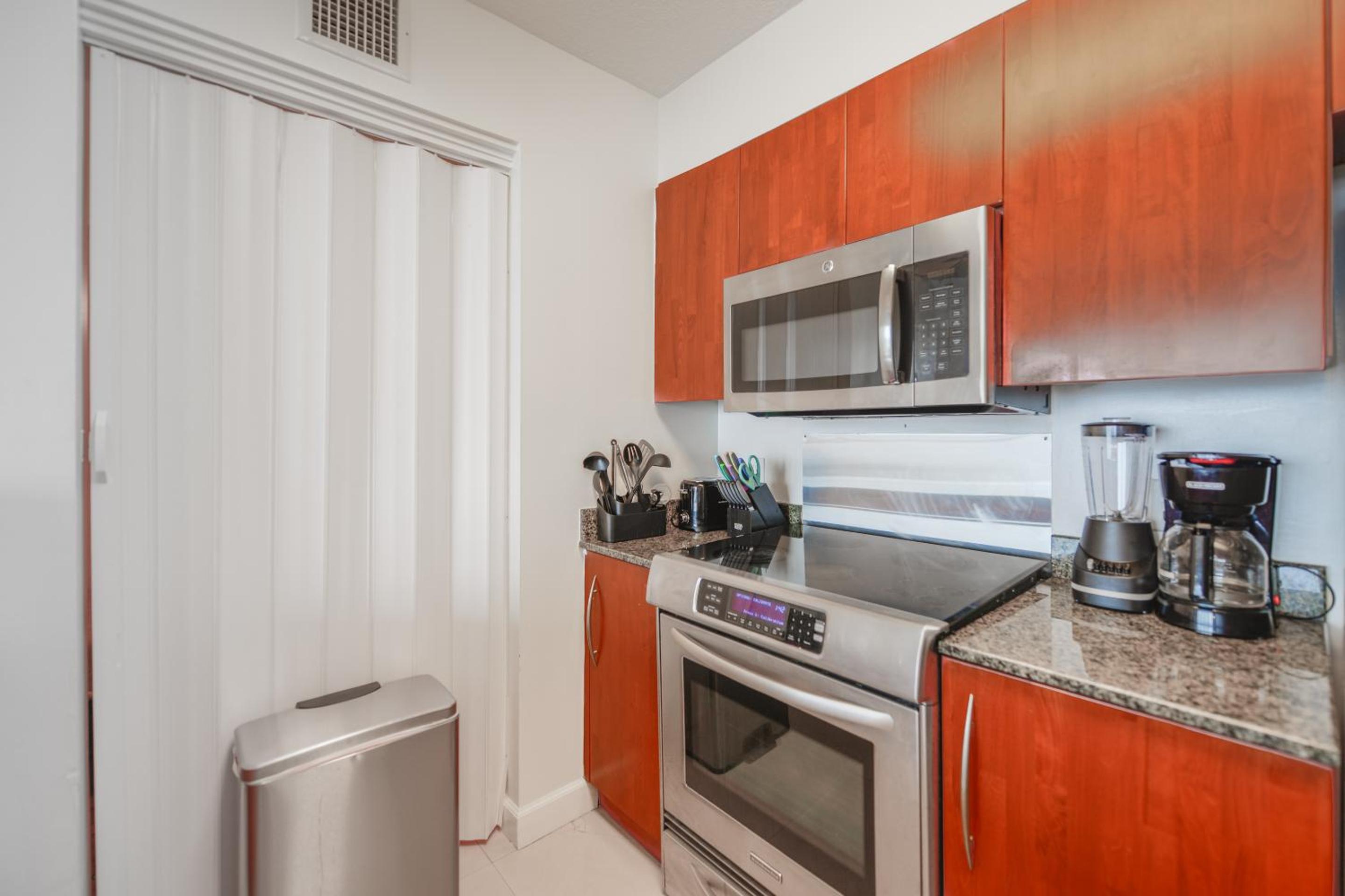 Spectacular 3 BD Condo direct Ocean balcony view