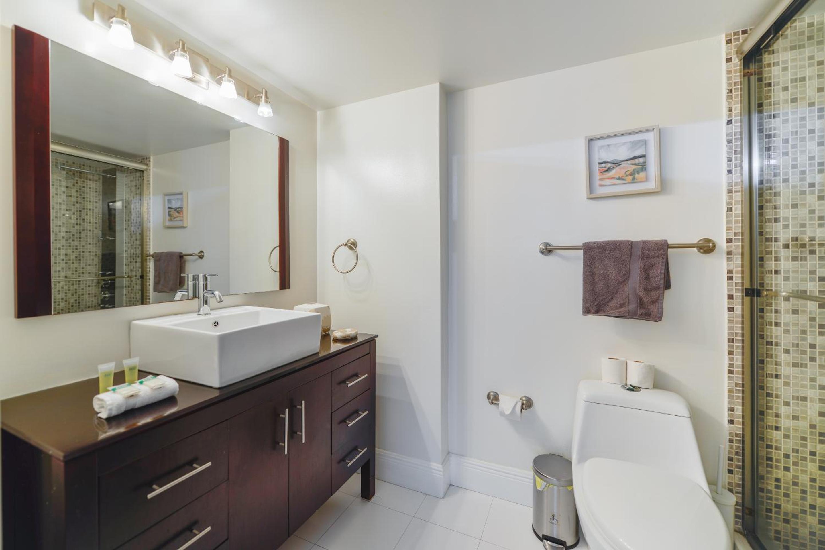 Spectacular 3 BD Condo direct Ocean balcony view