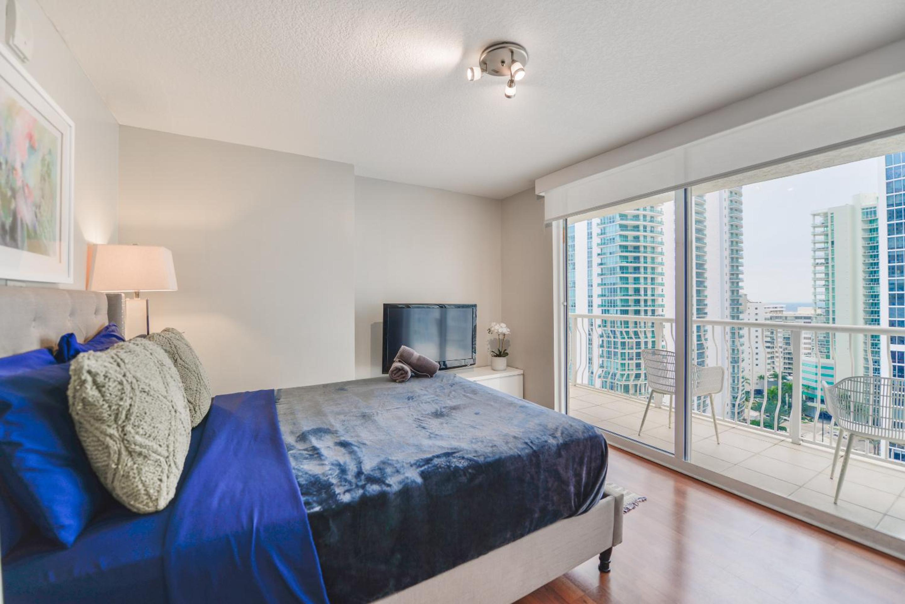 Spectacular 3 BD Condo direct Ocean balcony view