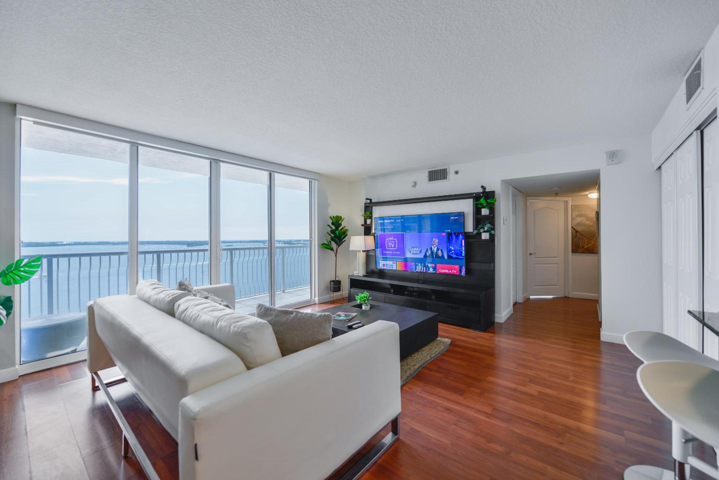 Spectacular 3 BD Condo direct Ocean balcony view