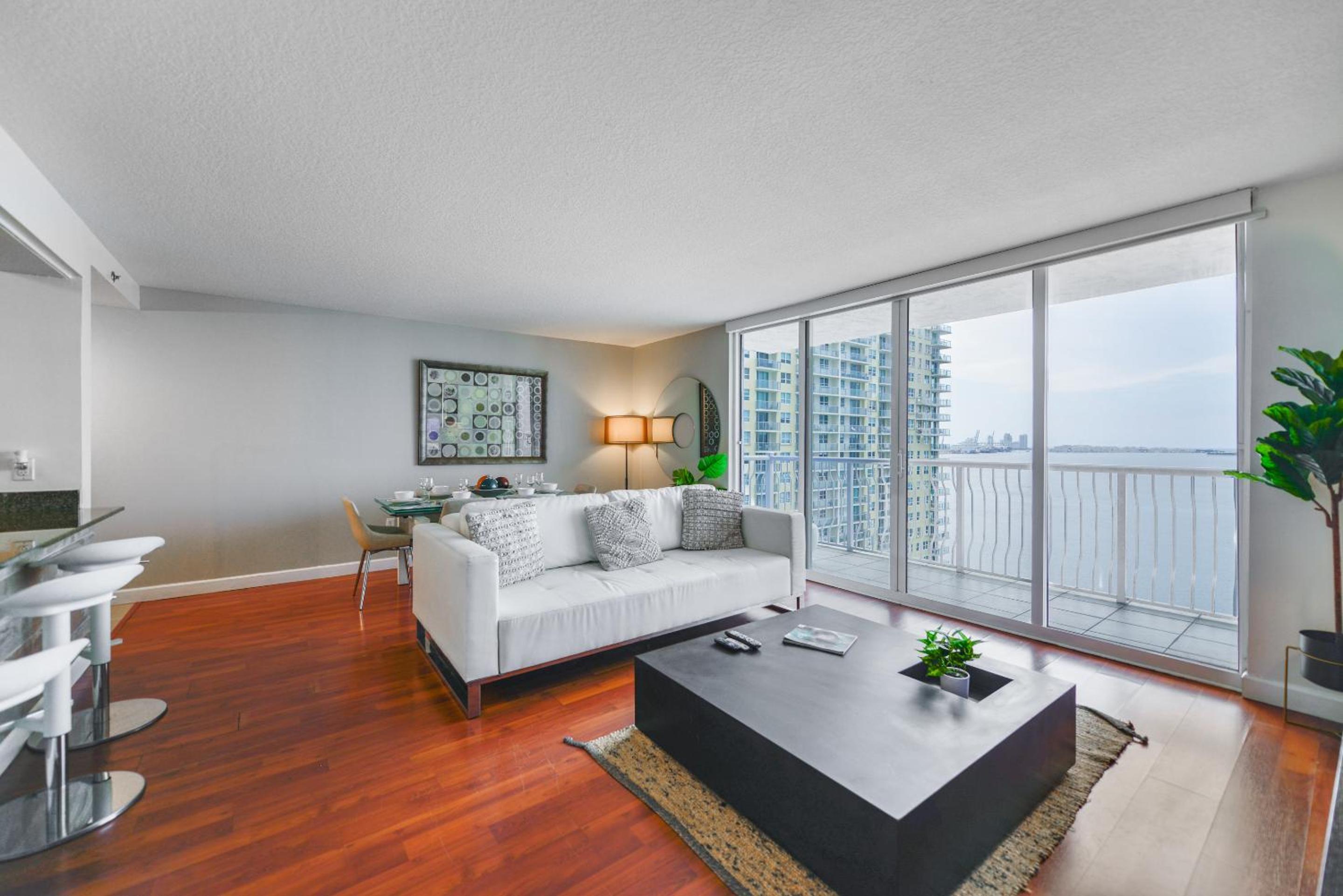 Spectacular 3 BD Condo direct Ocean balcony view
