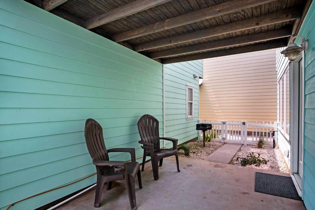 Classy 4BDRM Home W/Pool Mins To Beach and Shops! view 4