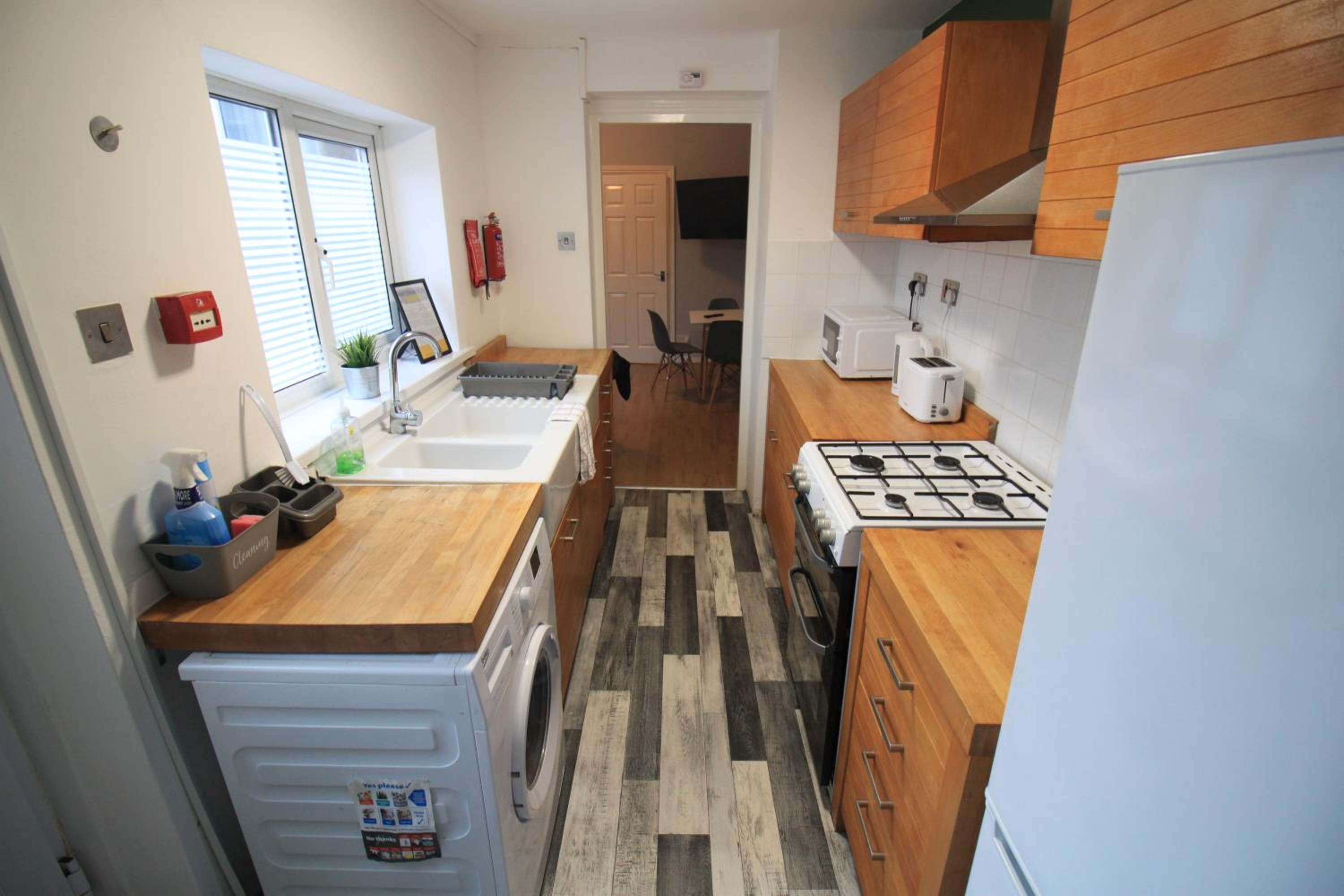Windsor 3 - Perfect Contractor Stay Free Parking 3 bedroom 4 beds Sleeps 6 view 5