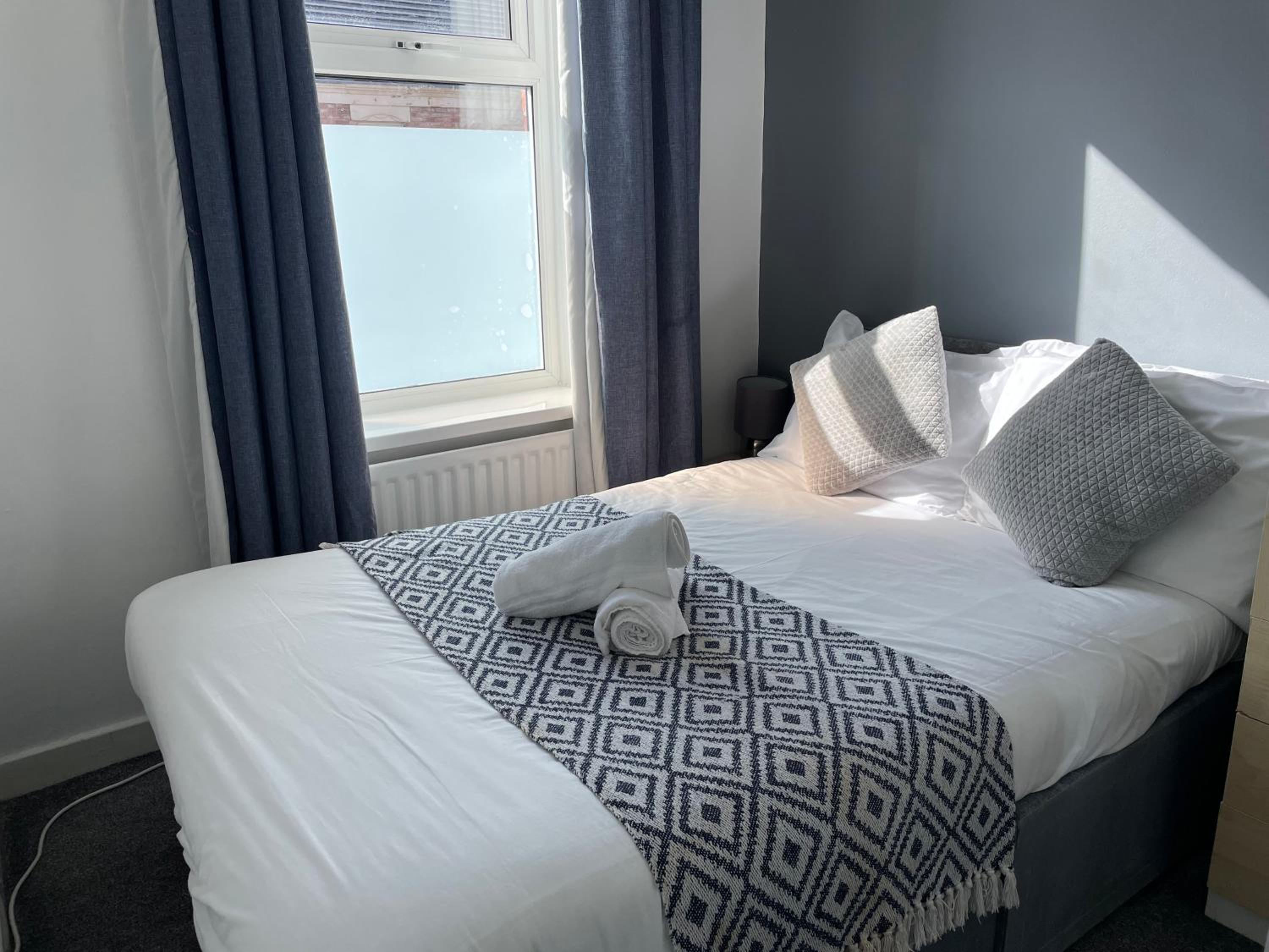 Windsor 3 - Perfect Contractor Stay Free Parking 3 bedroom 4 beds Sleeps 6 view 2