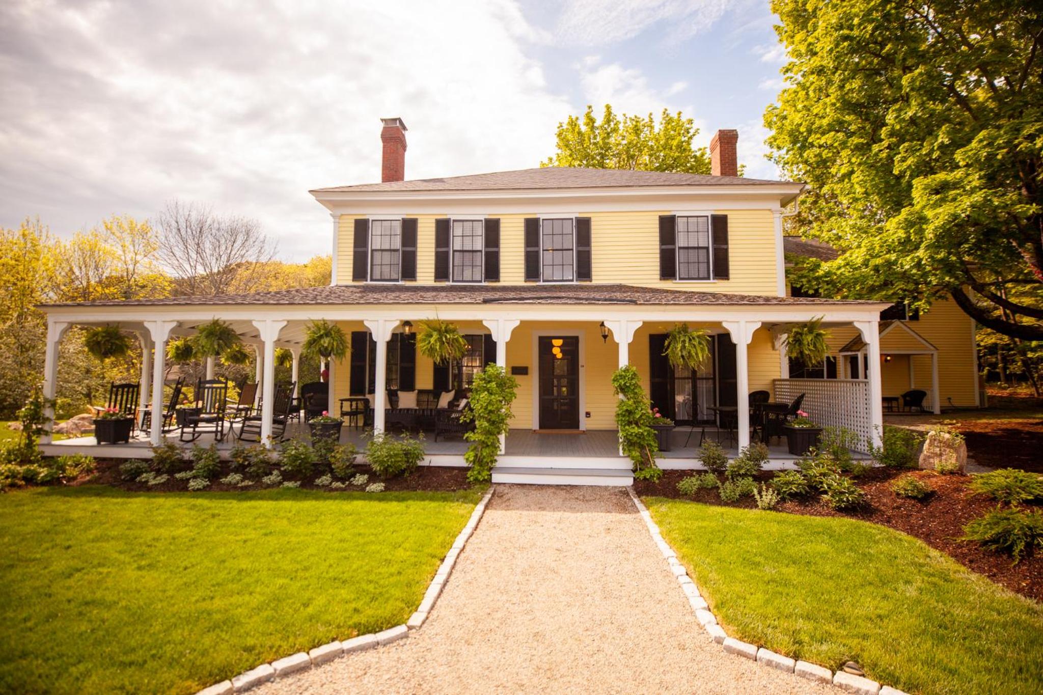 Hotel Yellow House Inn - Image 1