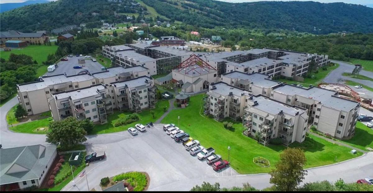 Hotel Adventure Awaits - Image 1