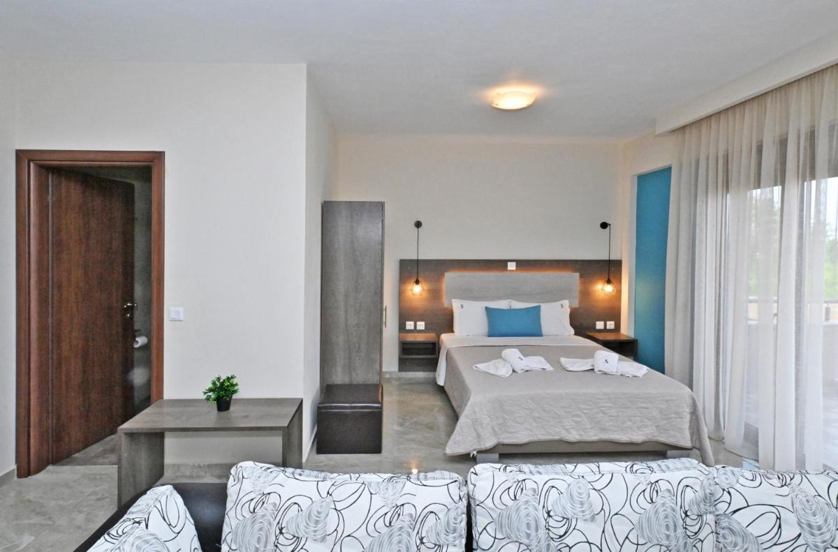Sinodinos Deluxe Apartments view 4