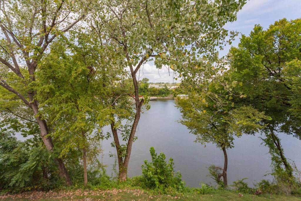 Captain's Quarters Riverfront #1 view 5