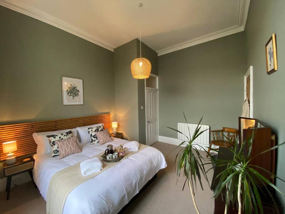 Fabulous flat in Durnford Street view 4