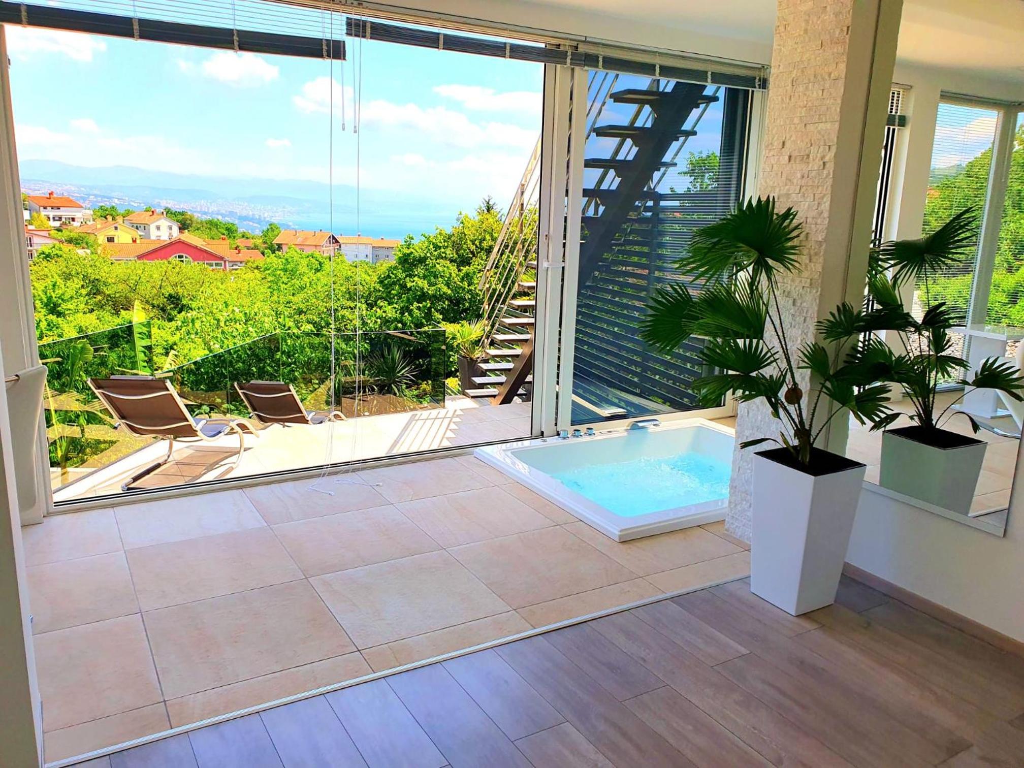 Penthouse Jacuzzi & Pool Luxury Apartments