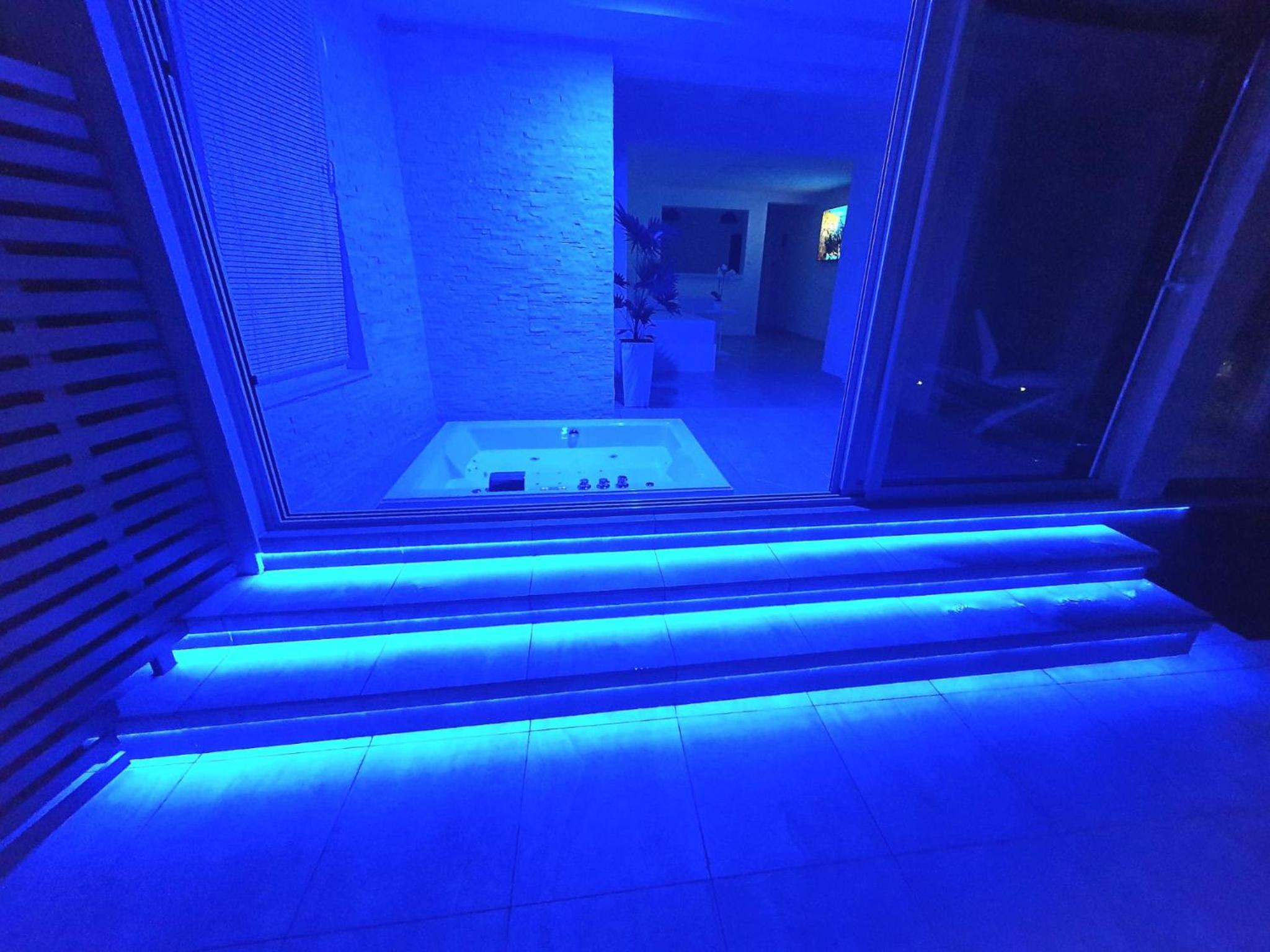 Penthouse Jacuzzi & Pool Luxury Apartments