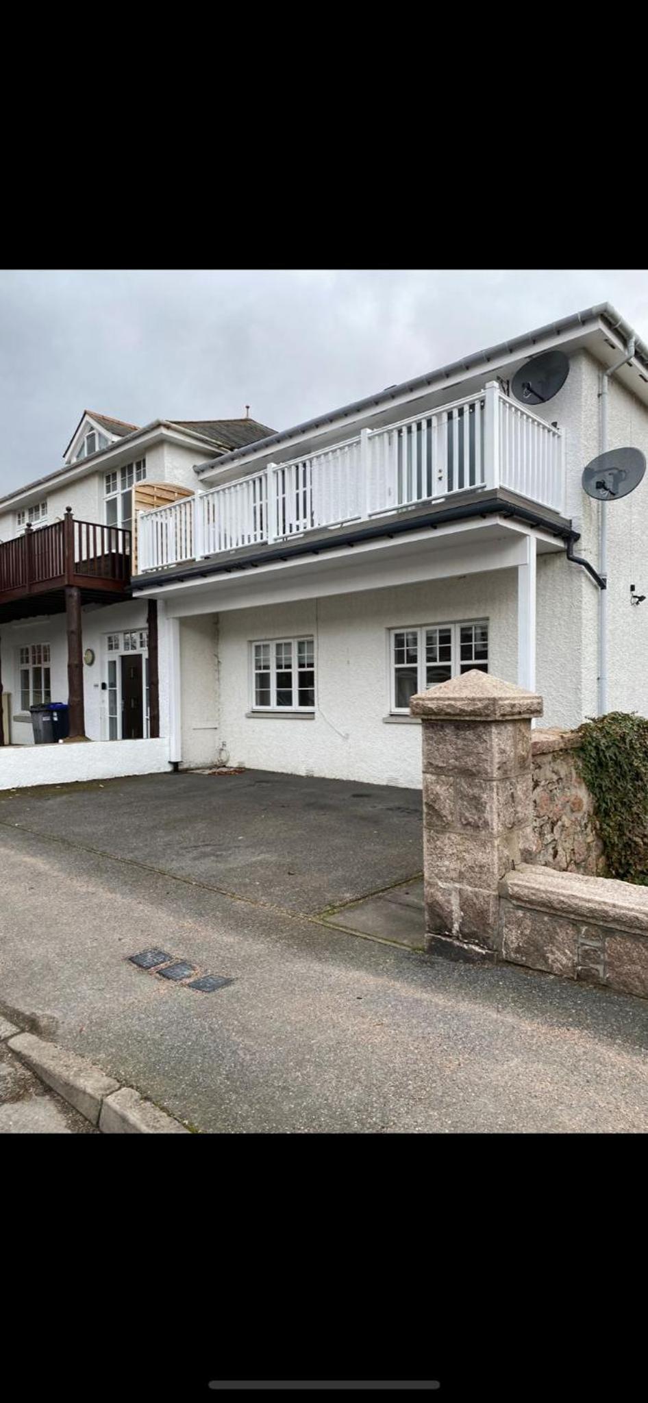 1 Golf Mews