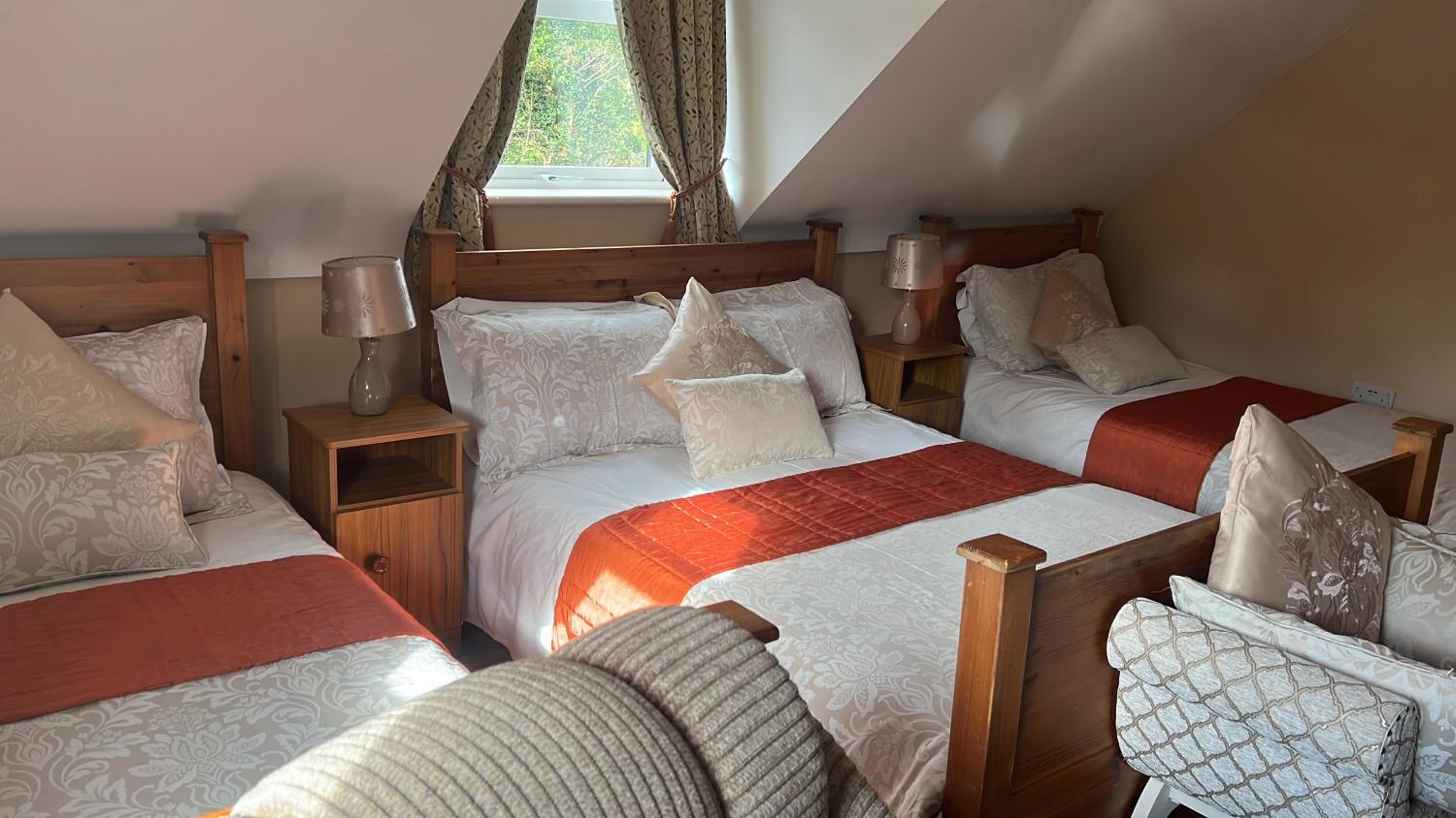 Heeneys Lodge B&B view 3