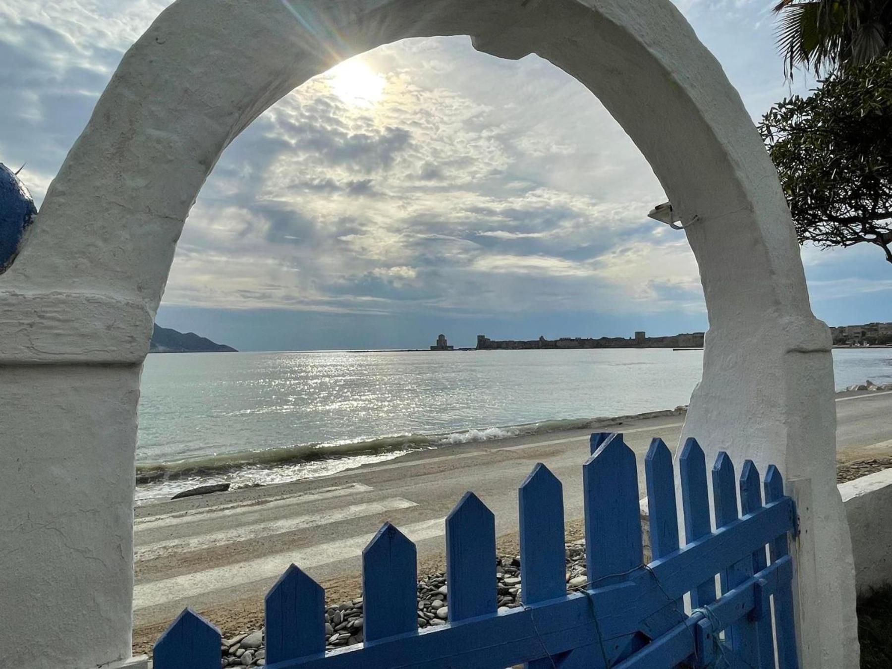 Lovely Sunrise apartment by the beach photo 5