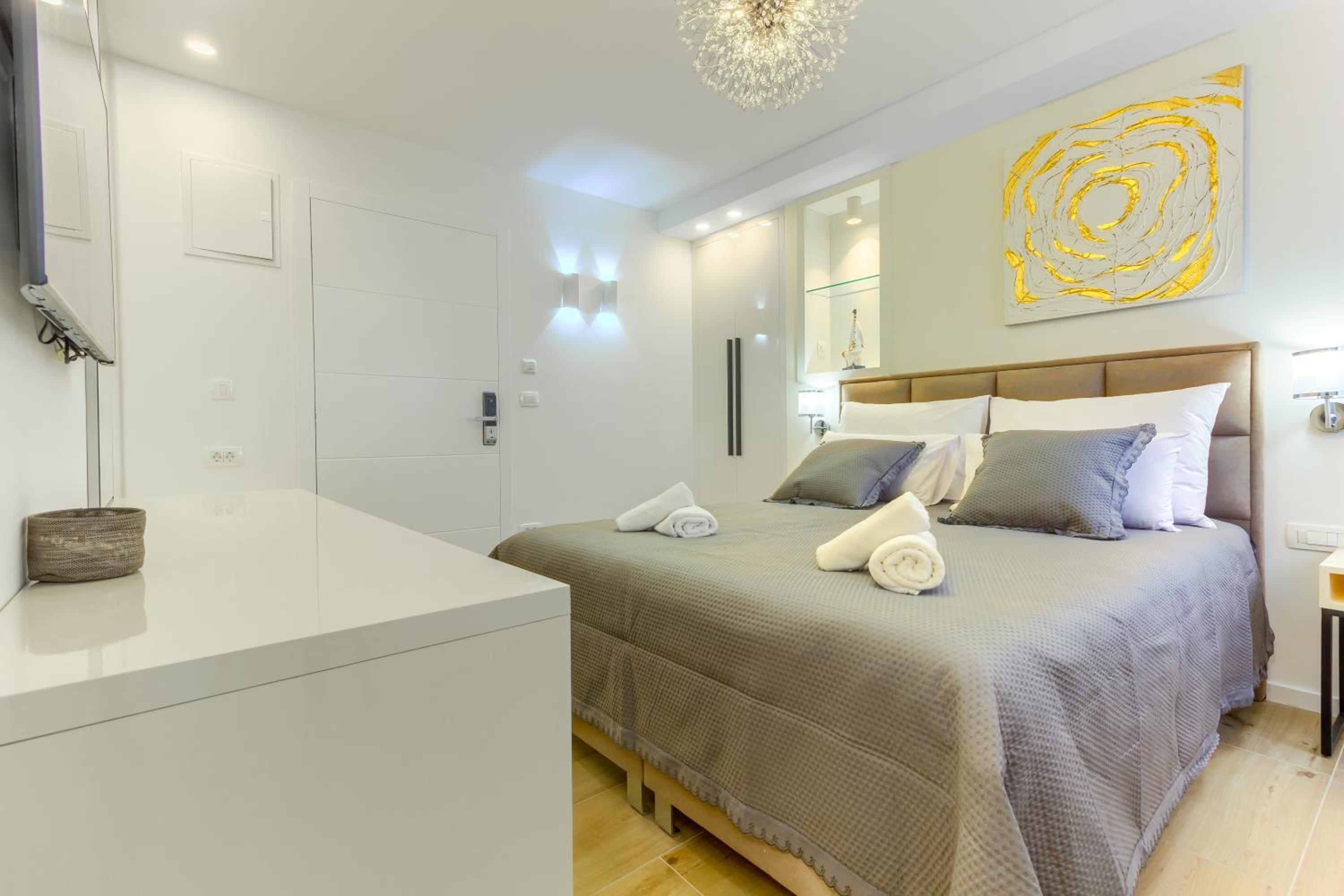 Irini Luxury Rooms photo 3