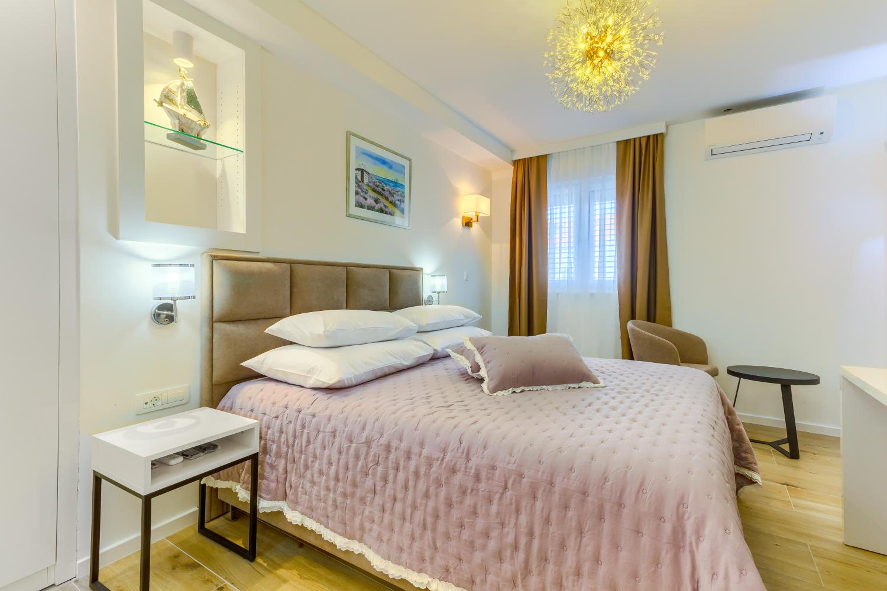 Irini Luxury Rooms photo 4
