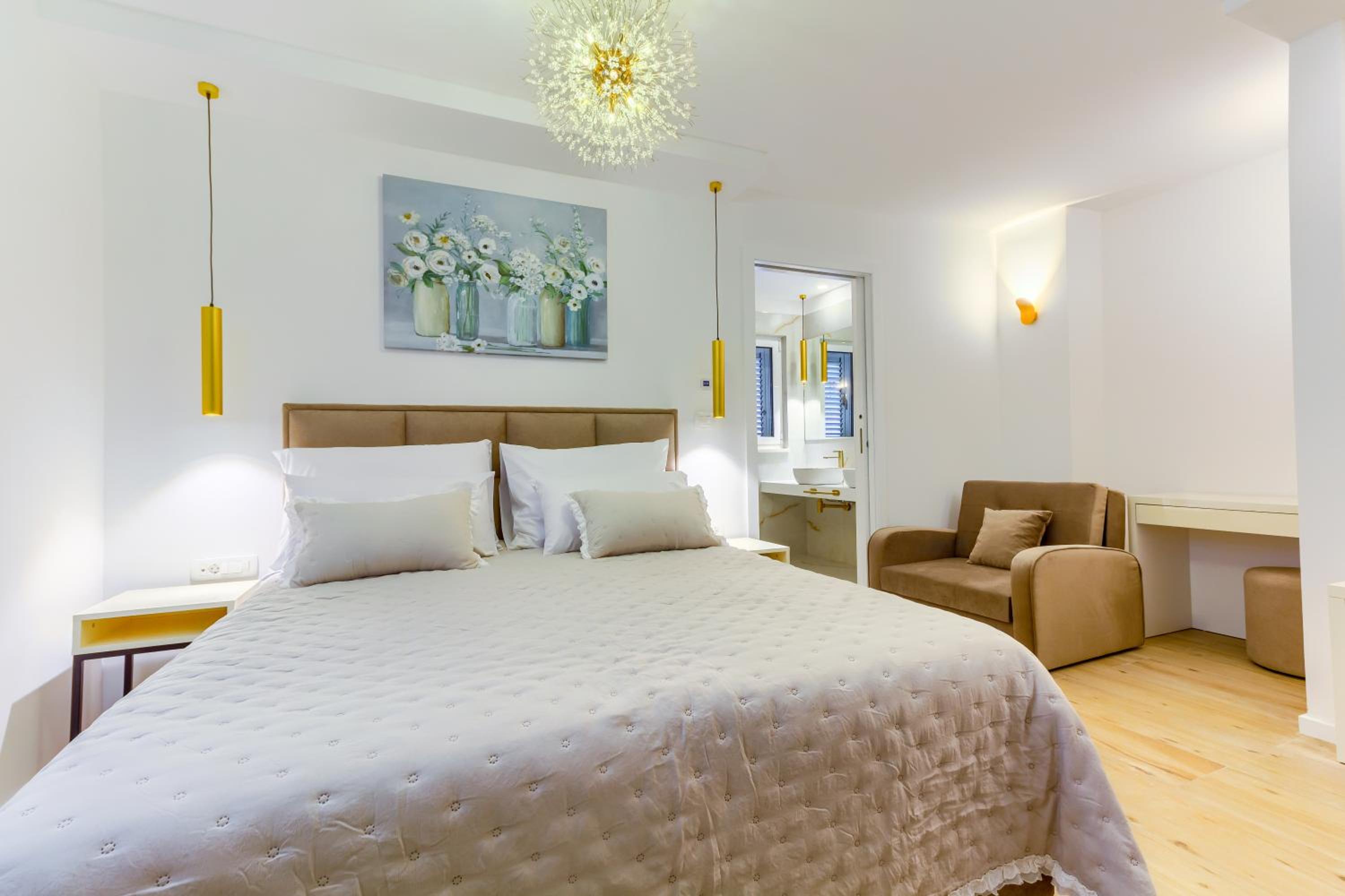Irini Luxury Rooms photo 4