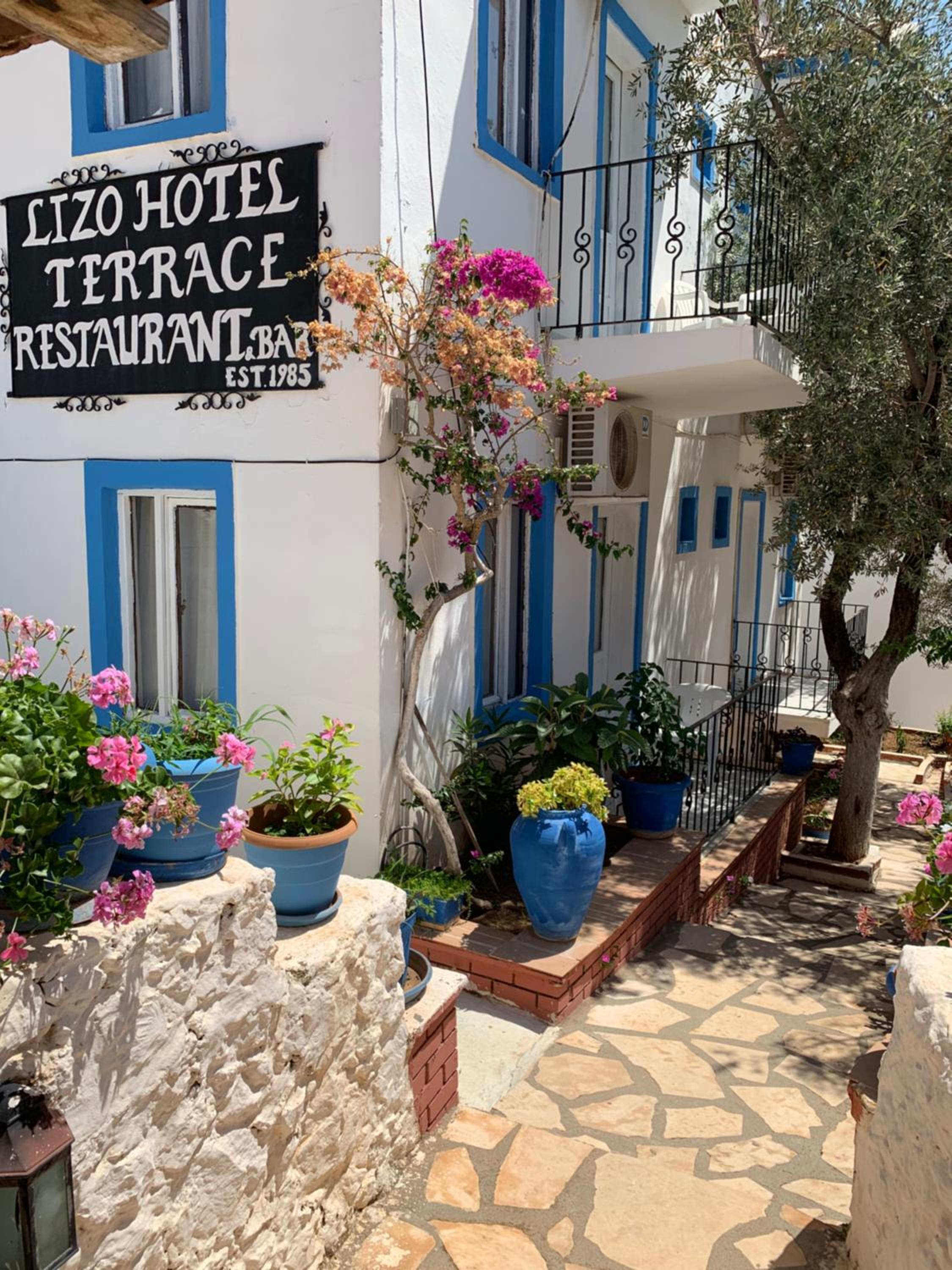 Lizo Hotel - Image 10