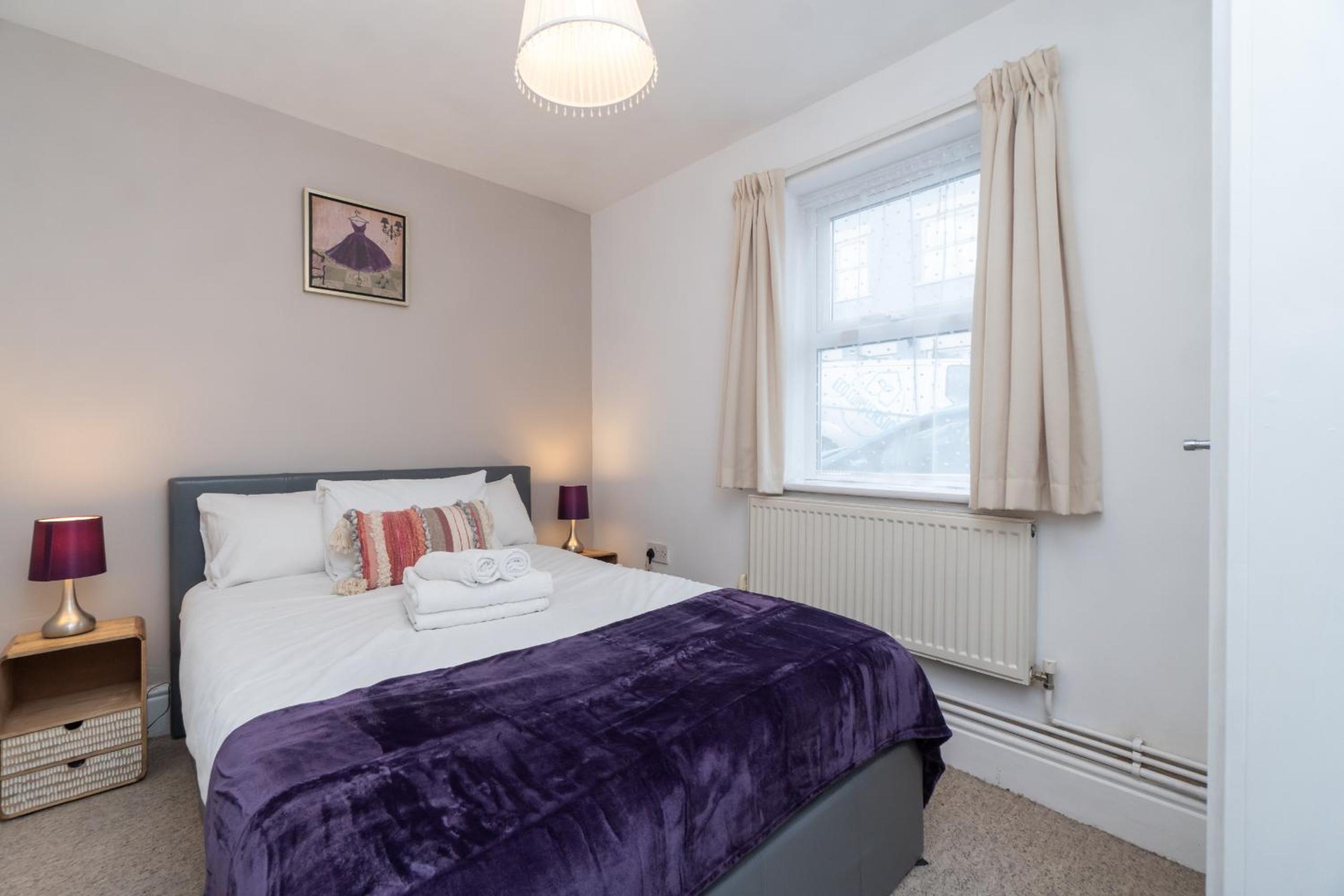 Spacious 2 bed Southville flat near Harbourside