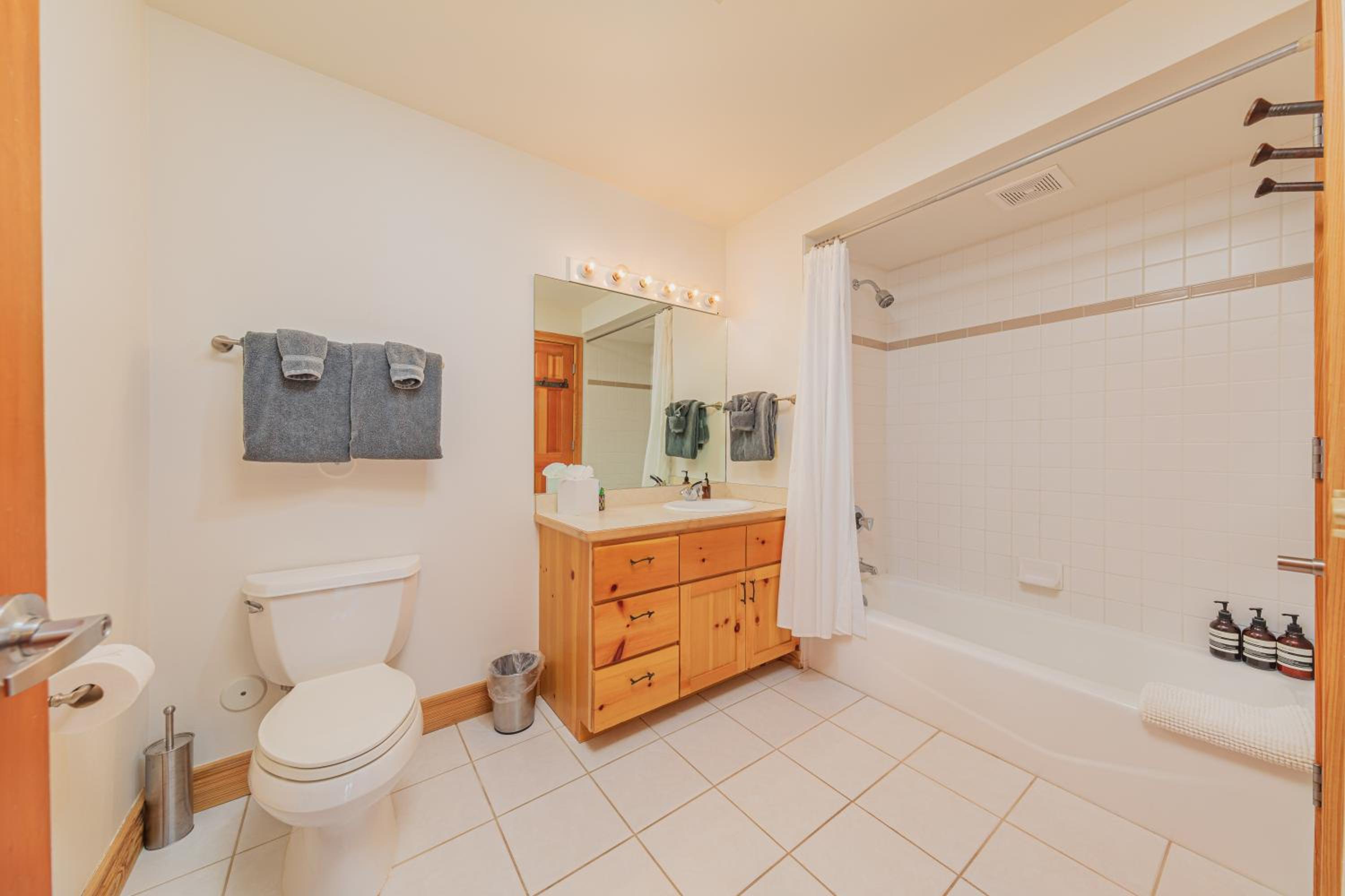 Targhee Rentals 122 in Driggs Idaho near Grand Targhee Ski Resort King Size Bed - Property Image 2