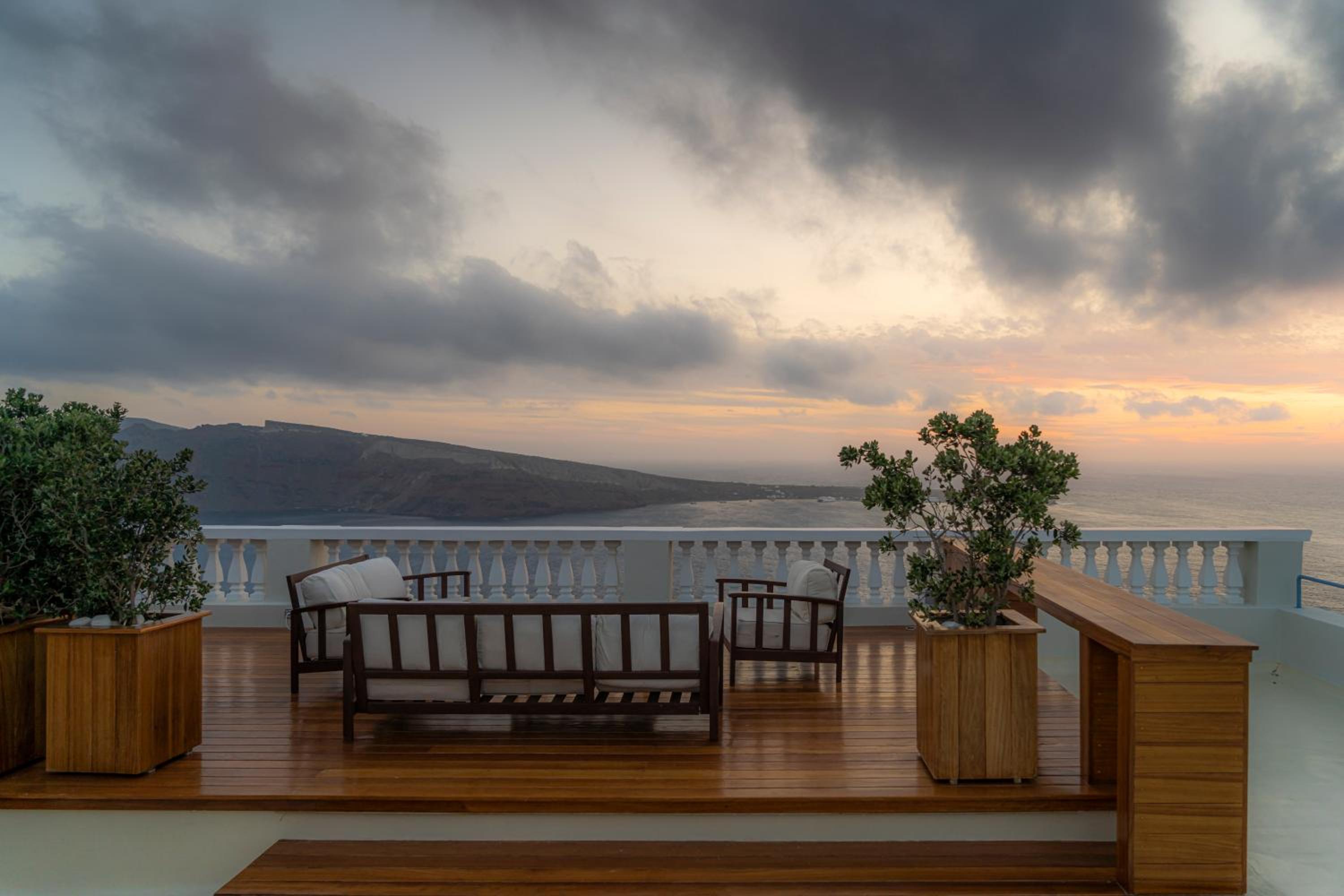 Oia Mansion