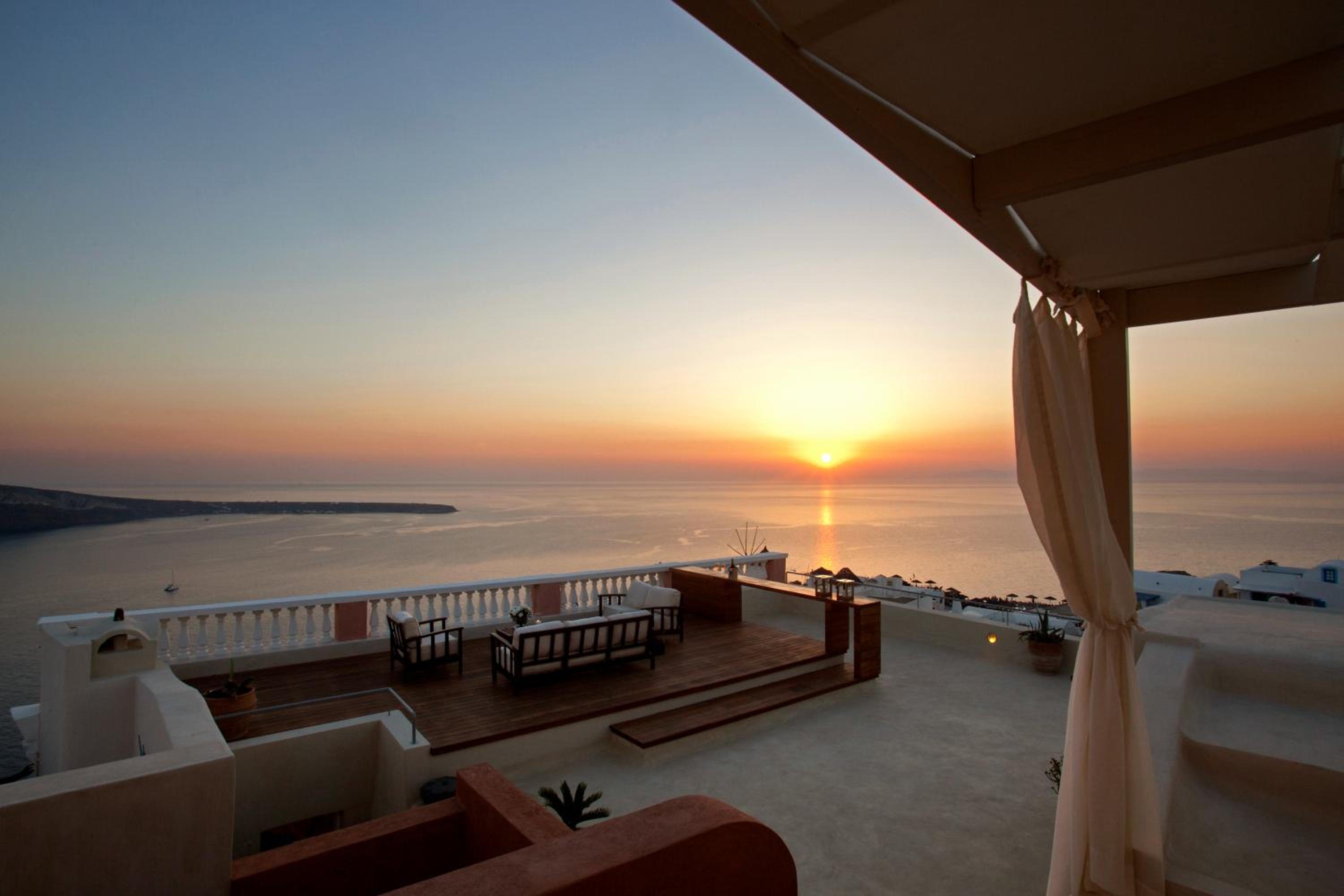 Oia Mansion