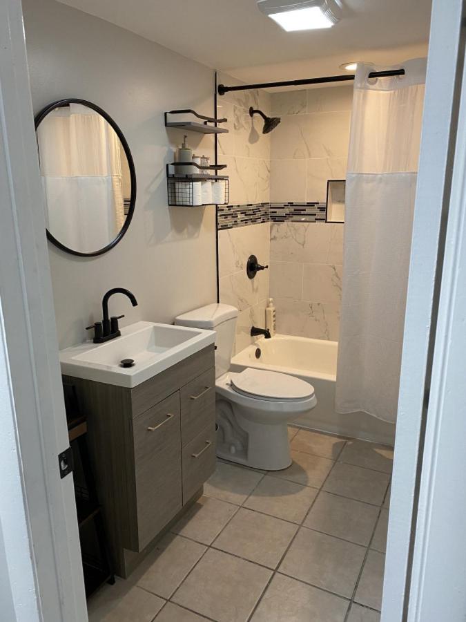 Modern 3 Bedroom Close to Downtown Chicago view 2
