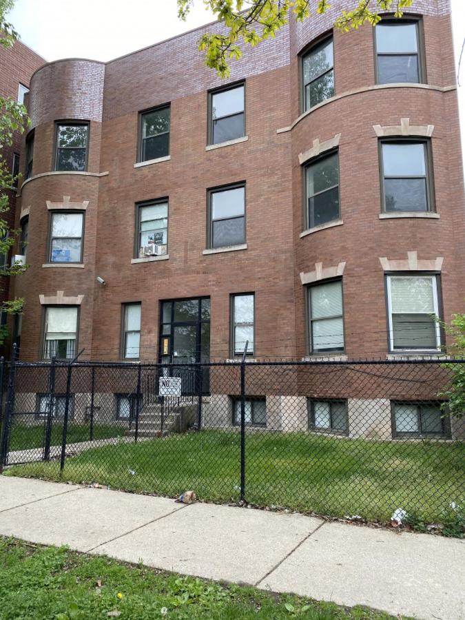 Modern 3 Bedroom Close to Downtown Chicago view 4