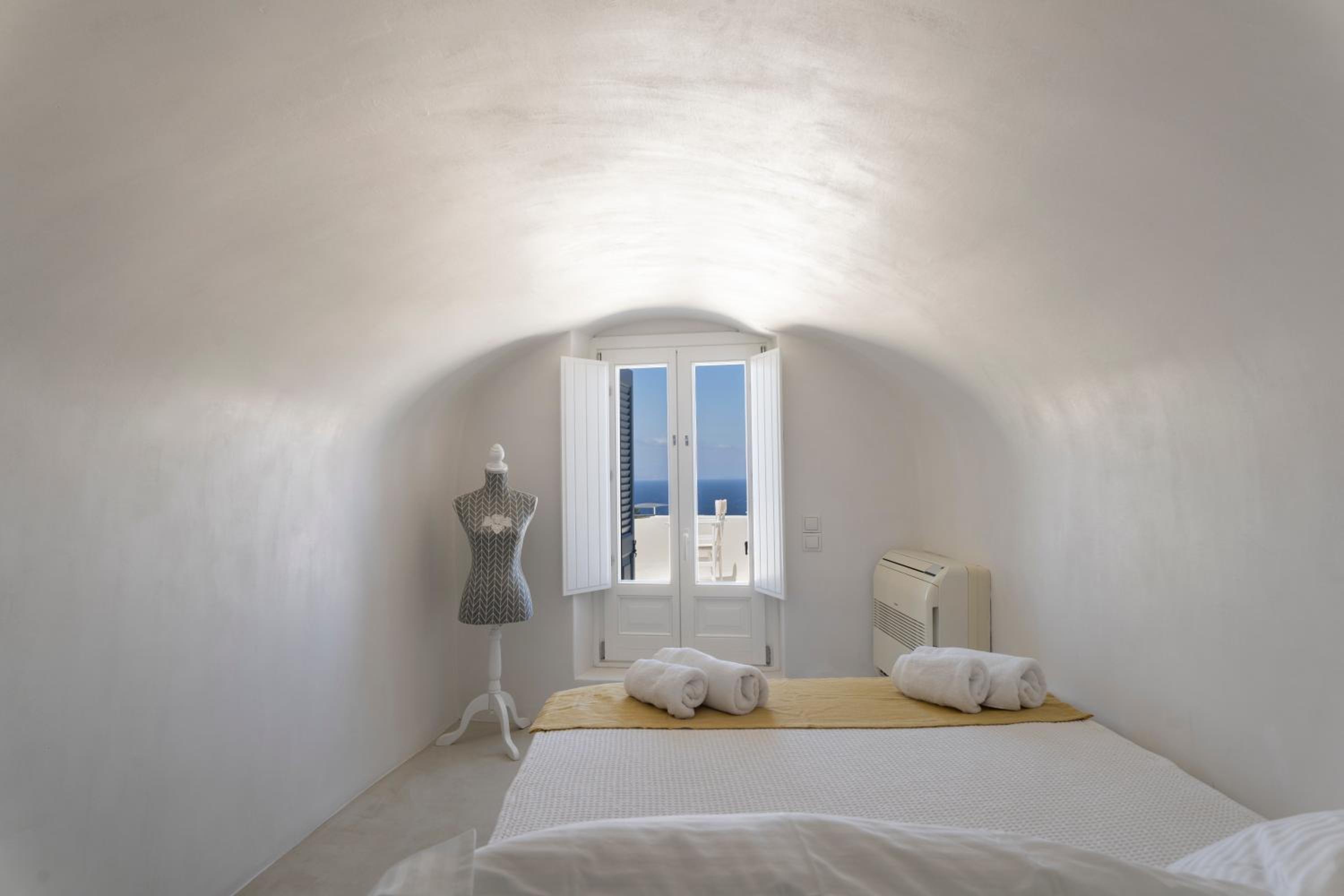 Oia Mansion