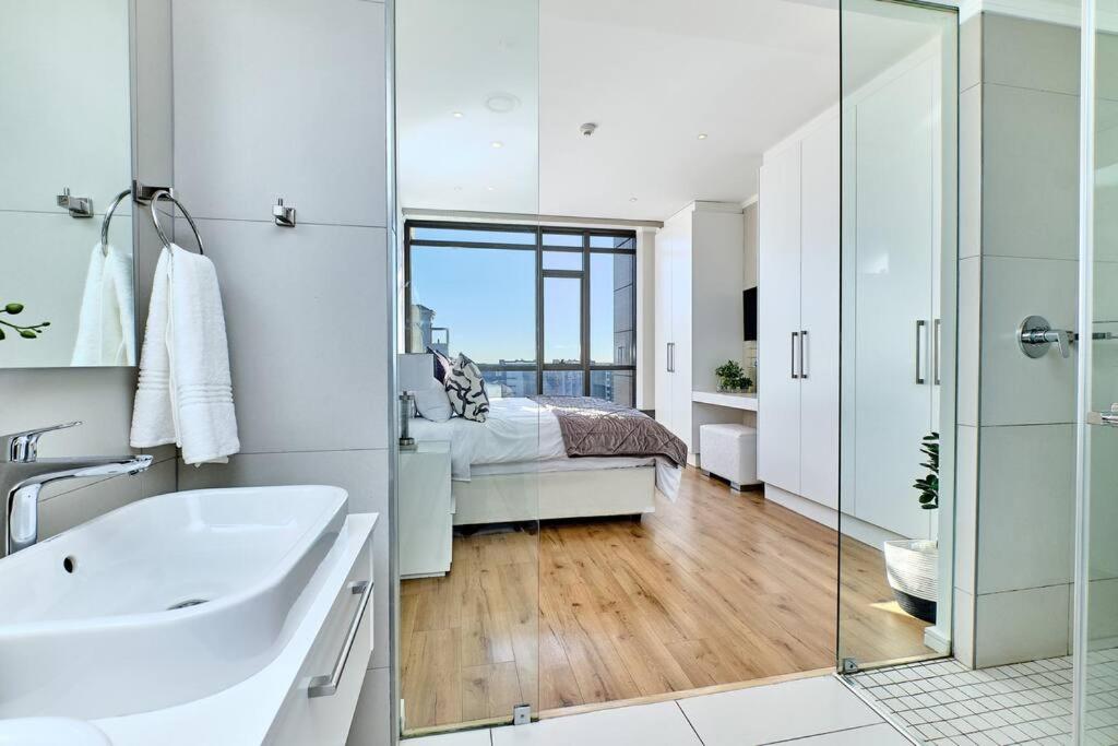 Exclusive 2bed/2.5 Bath in Sandton