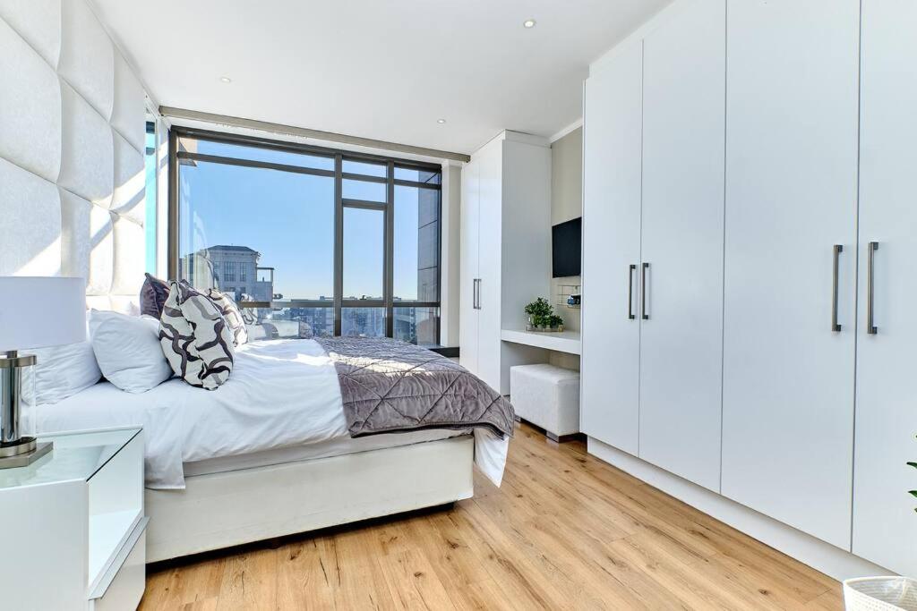 Exclusive 2bed/2.5 Bath in Sandton