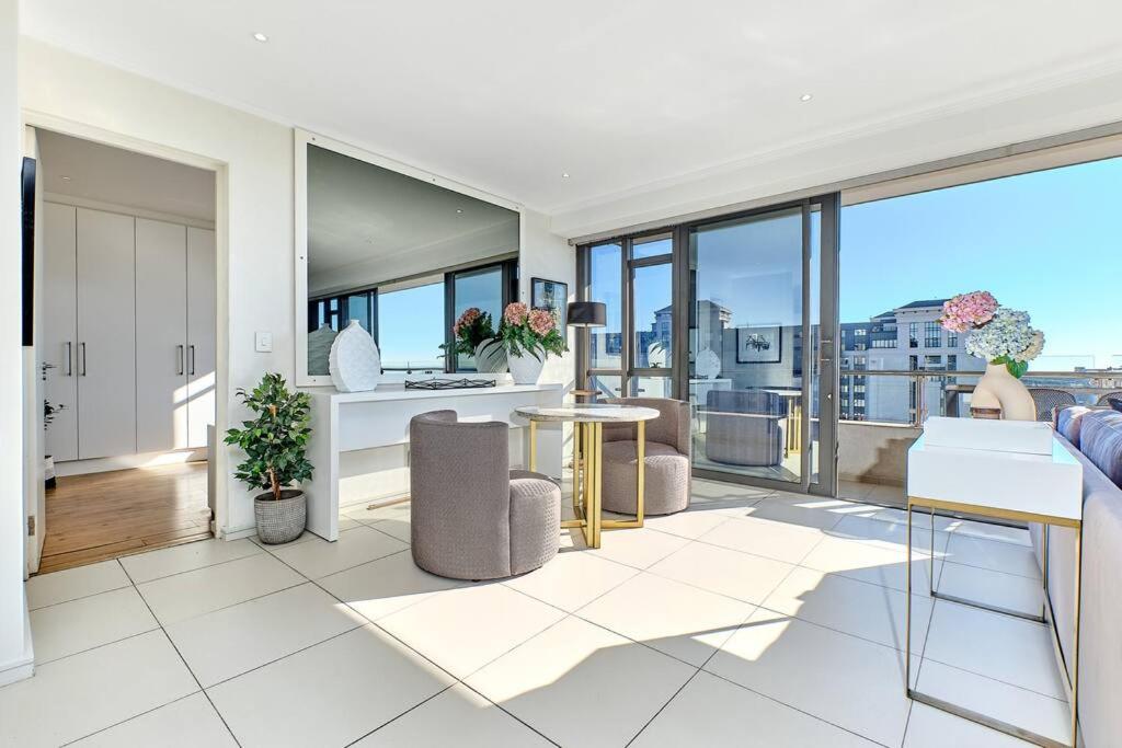 Exclusive 2bed/2.5 Bath in Sandton