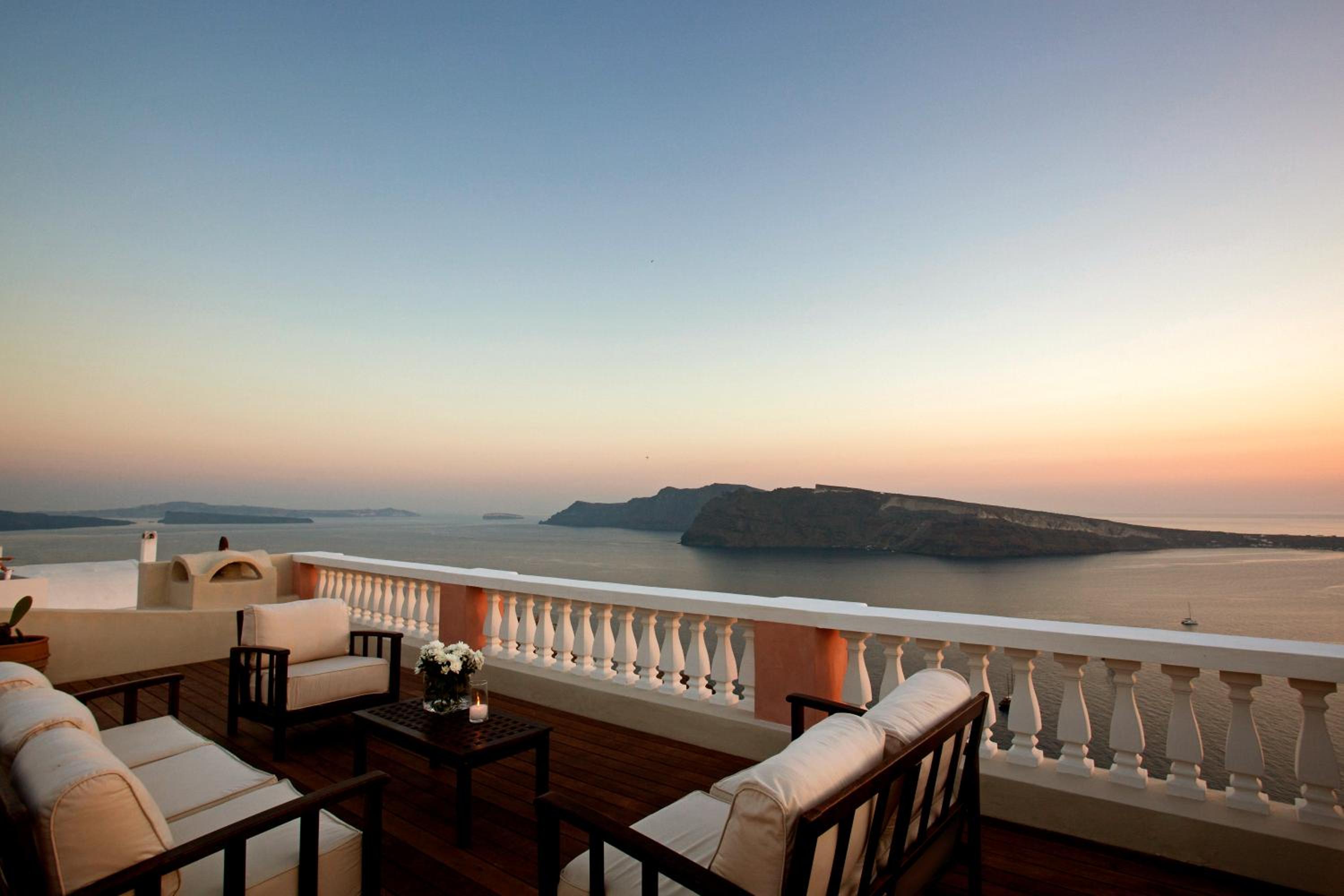 Oia Mansion