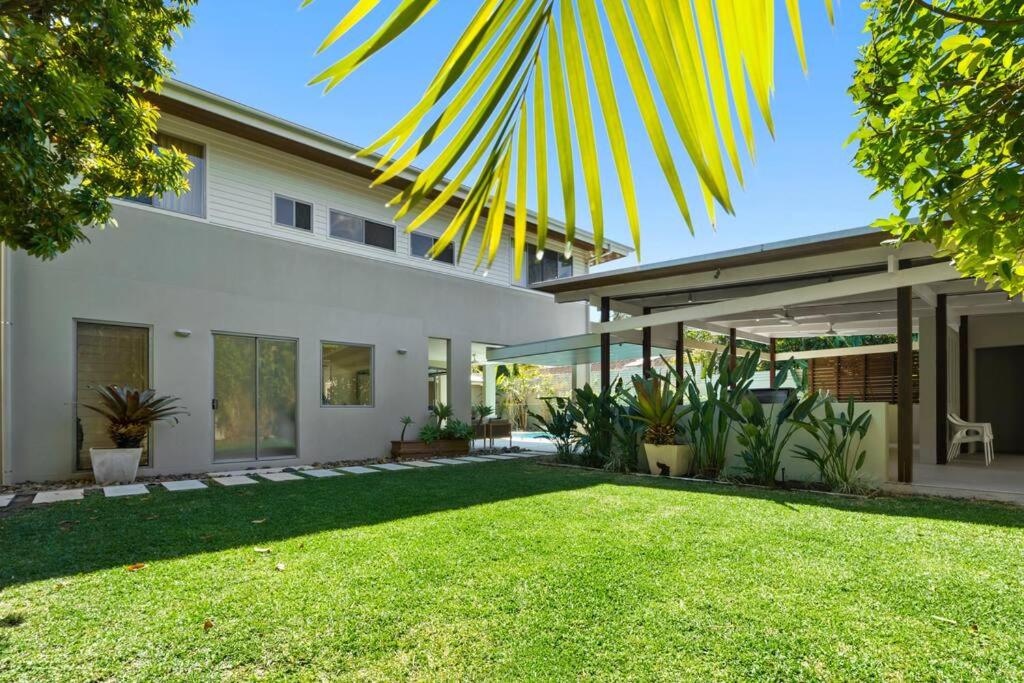 Witta Circle - Walk to Hastings St & Noosa Beach