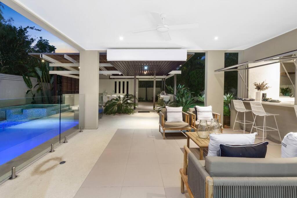 Witta Circle - Walk to Hastings St & Noosa Beach