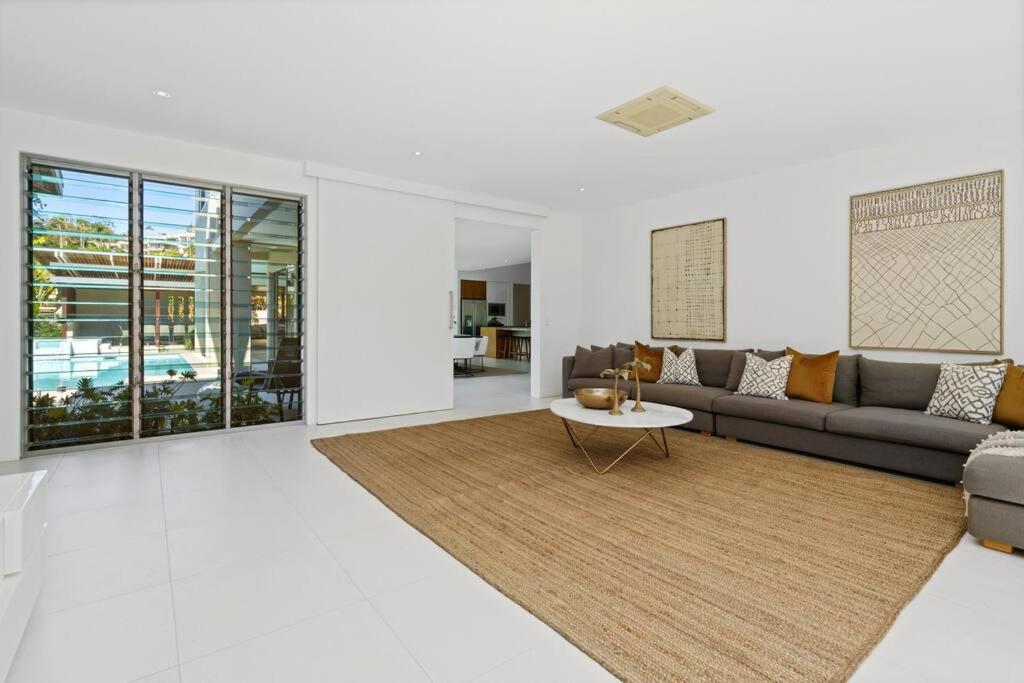 Witta Circle - Walk to Hastings St & Noosa Beach