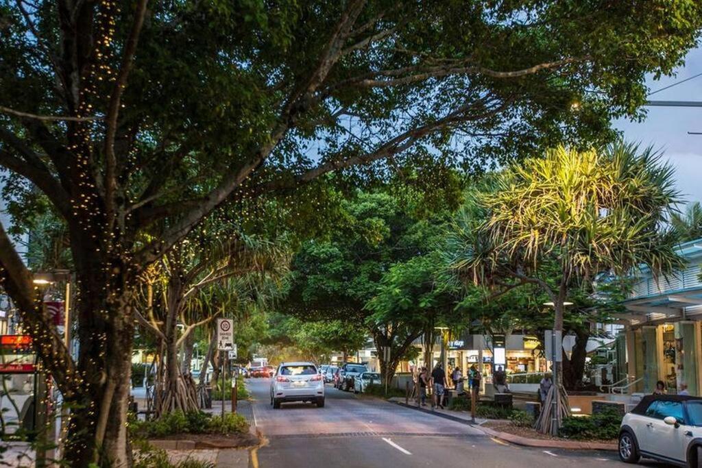 Witta Circle - Walk to Hastings St & Noosa Beach