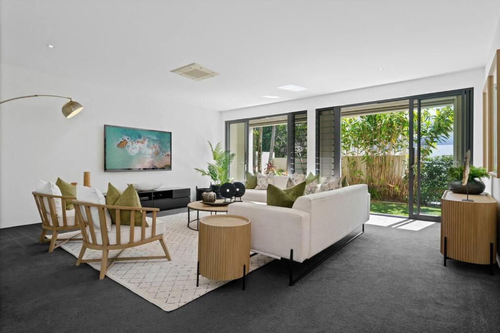 Witta Circle - Walk to Hastings St & Noosa Beach