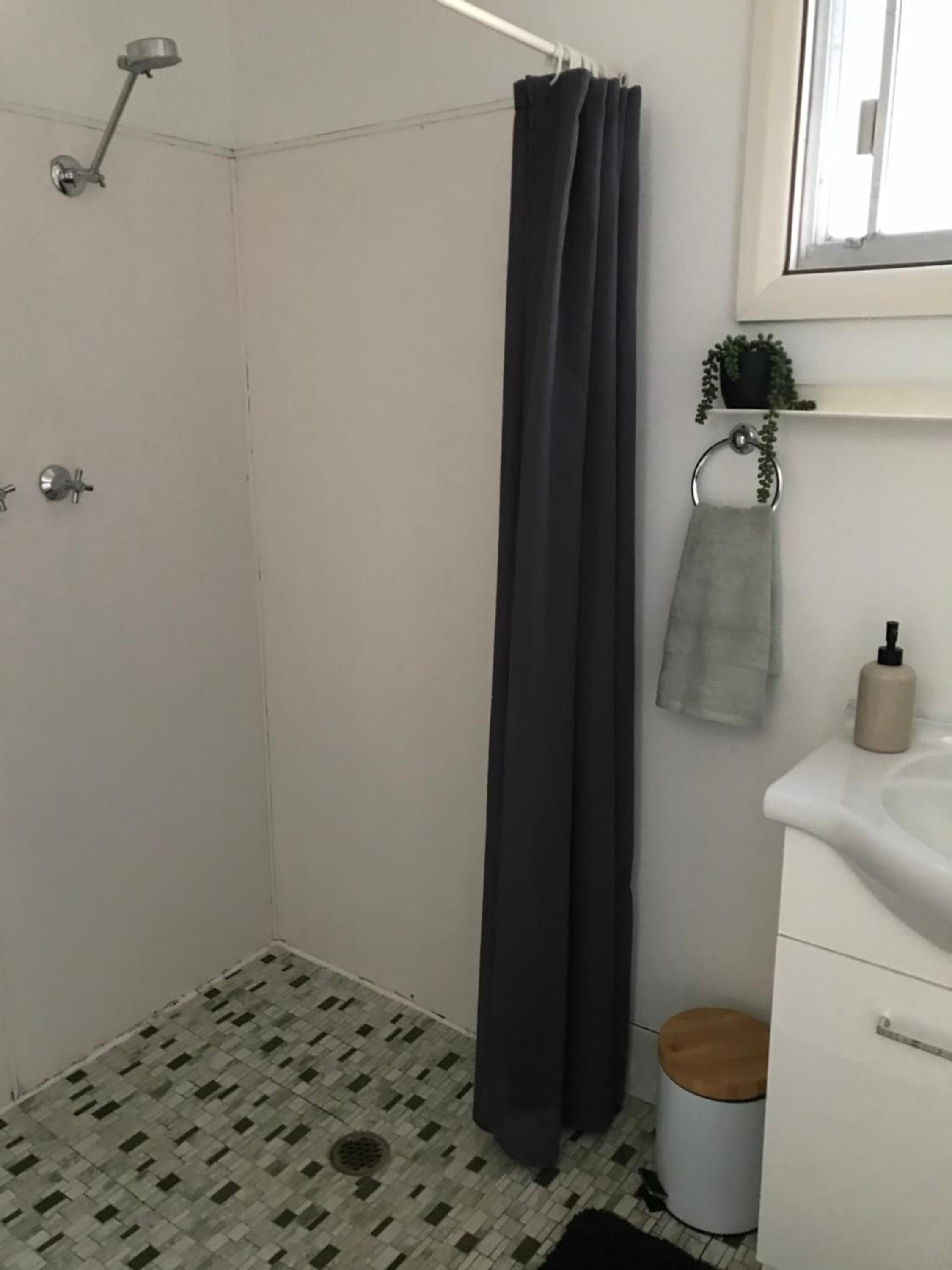 HILLSIDE HAVEN CHARMING C1920 COTTAGE Pet Friendly Sleeps 1 - 6
