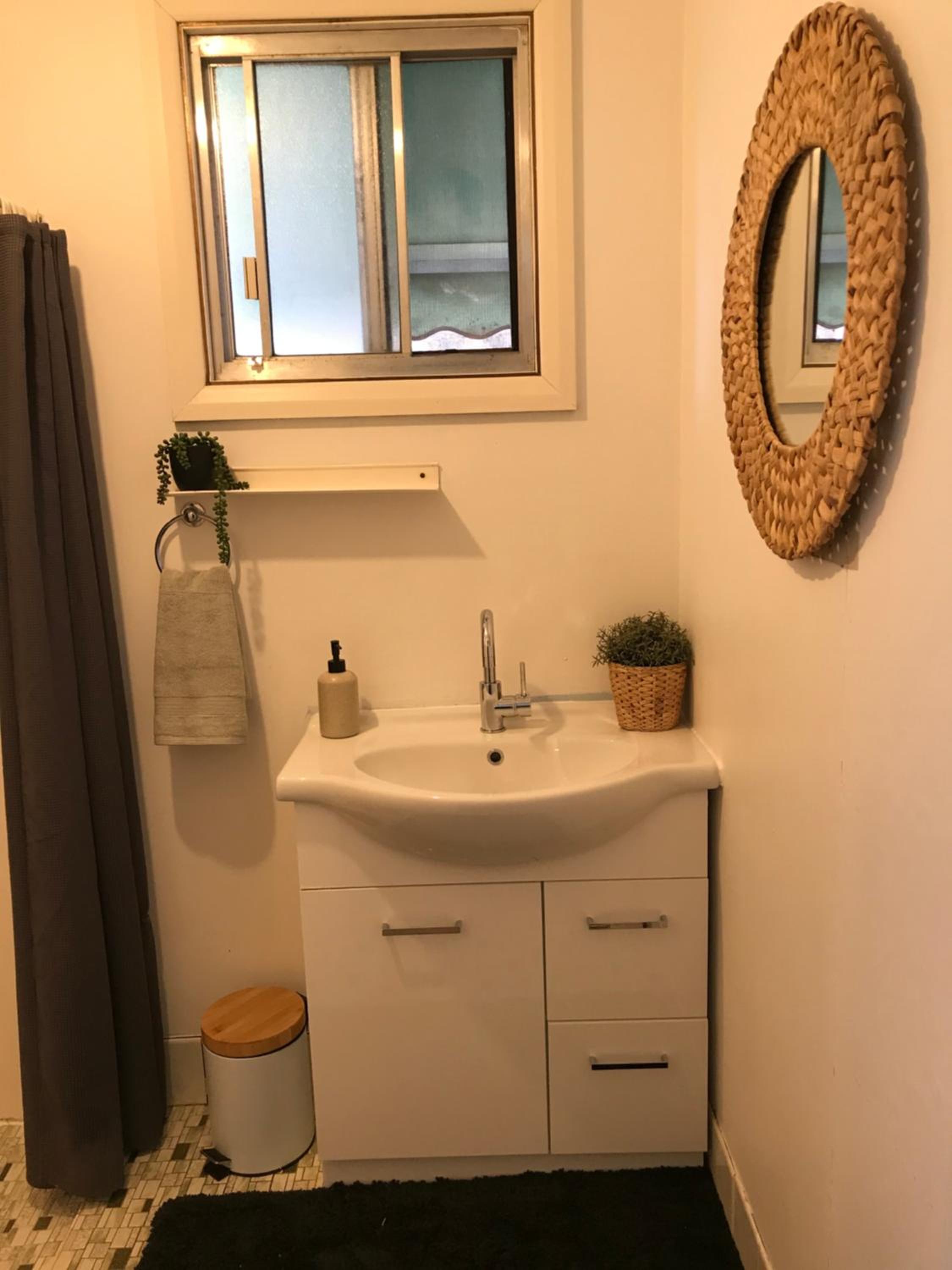 HILLSIDE HAVEN CHARMING C1920 COTTAGE Pet Friendly Sleeps 1 - 6