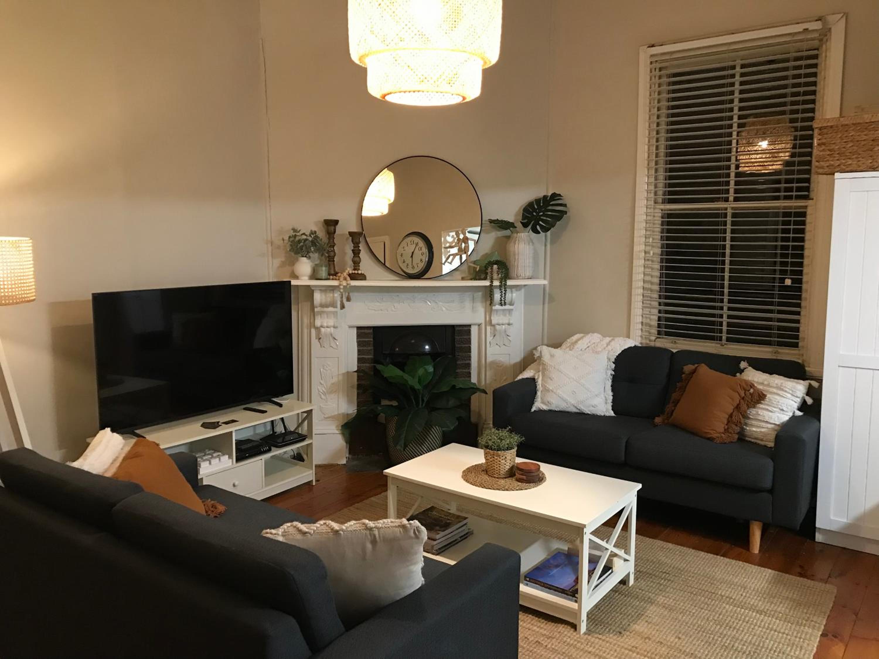HILLSIDE HAVEN CHARMING C1920 COTTAGE Pet Friendly Sleeps 1 - 6