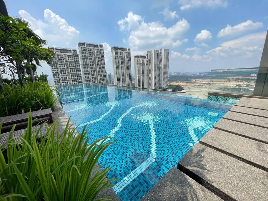 Pavillion Suite @ Bukit Jalil; 4PAX