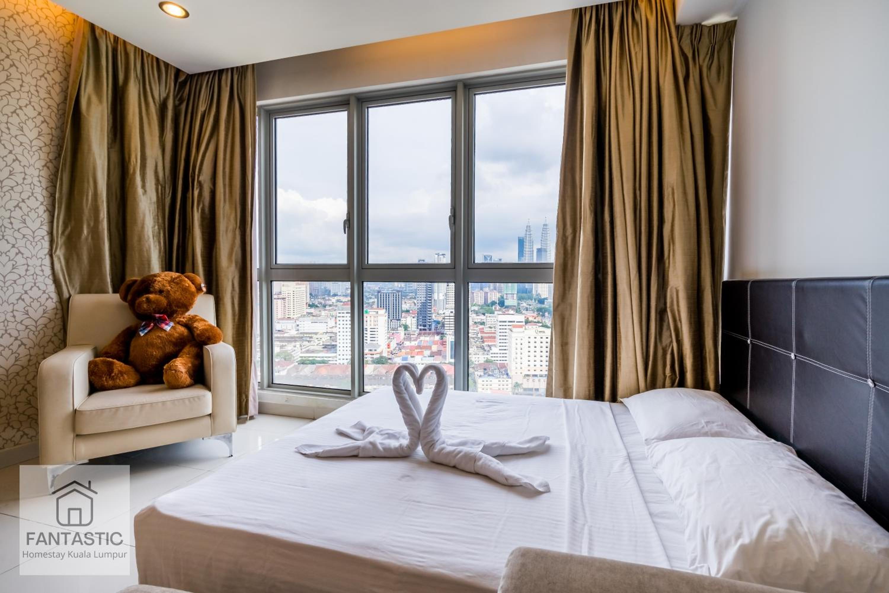 Regalia Residence at KLCC View Sky Pool by KC