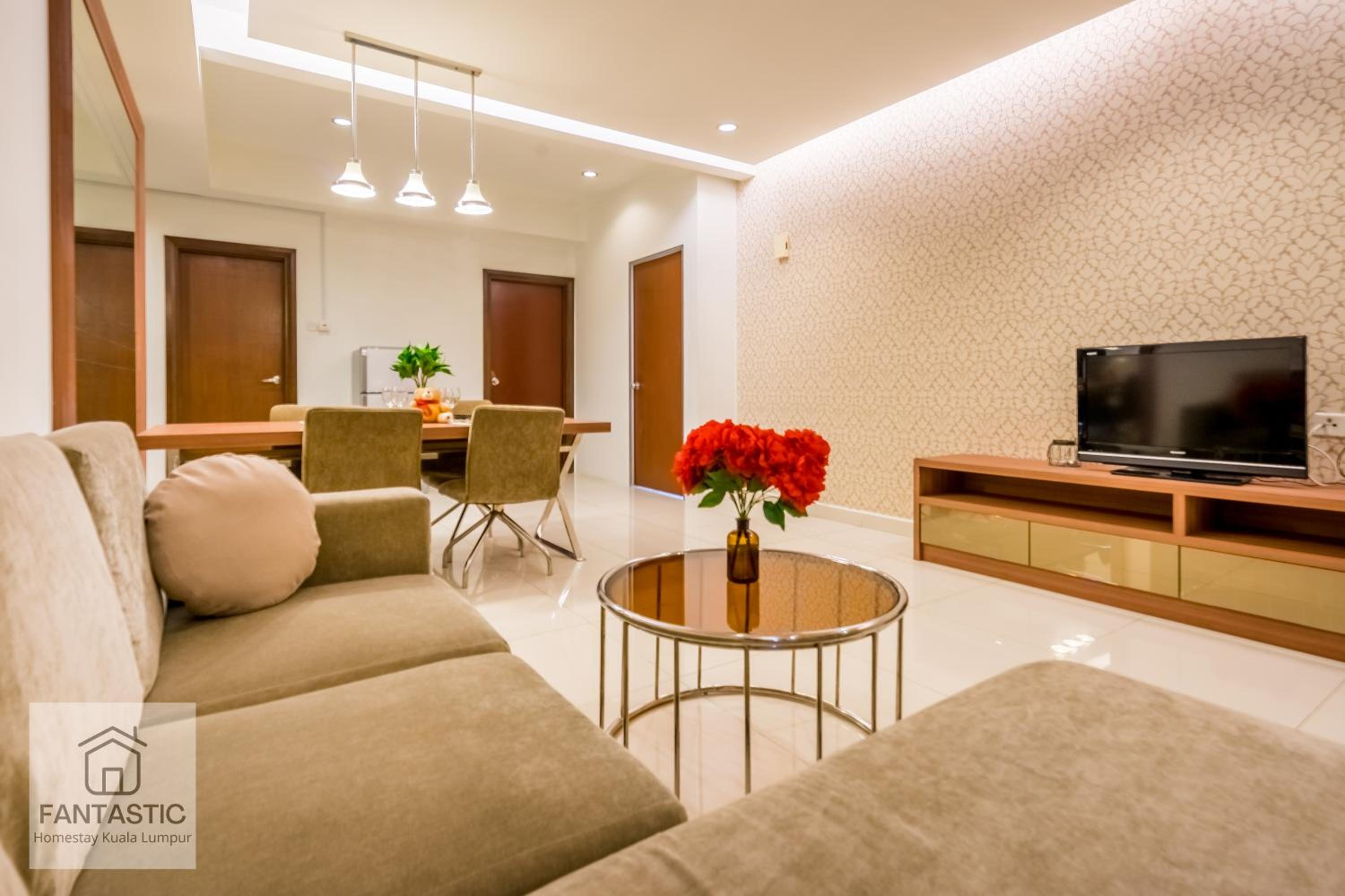 Regalia Residence at KLCC View Sky Pool by KC