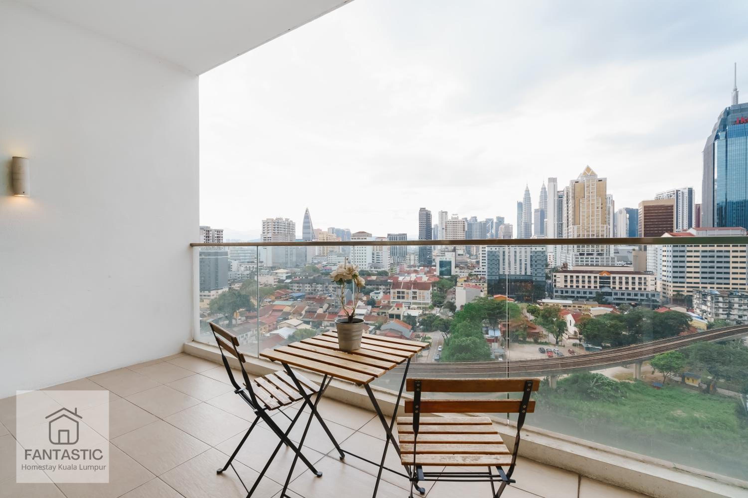 Regalia Residence at KLCC View Sky Pool by KC