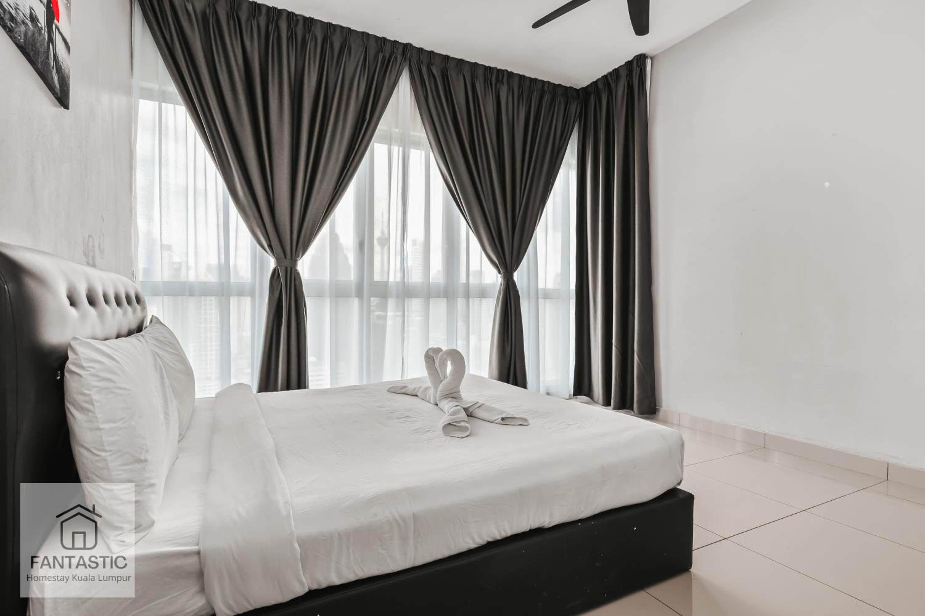 Regalia Residence at KLCC View Sky Pool by KC